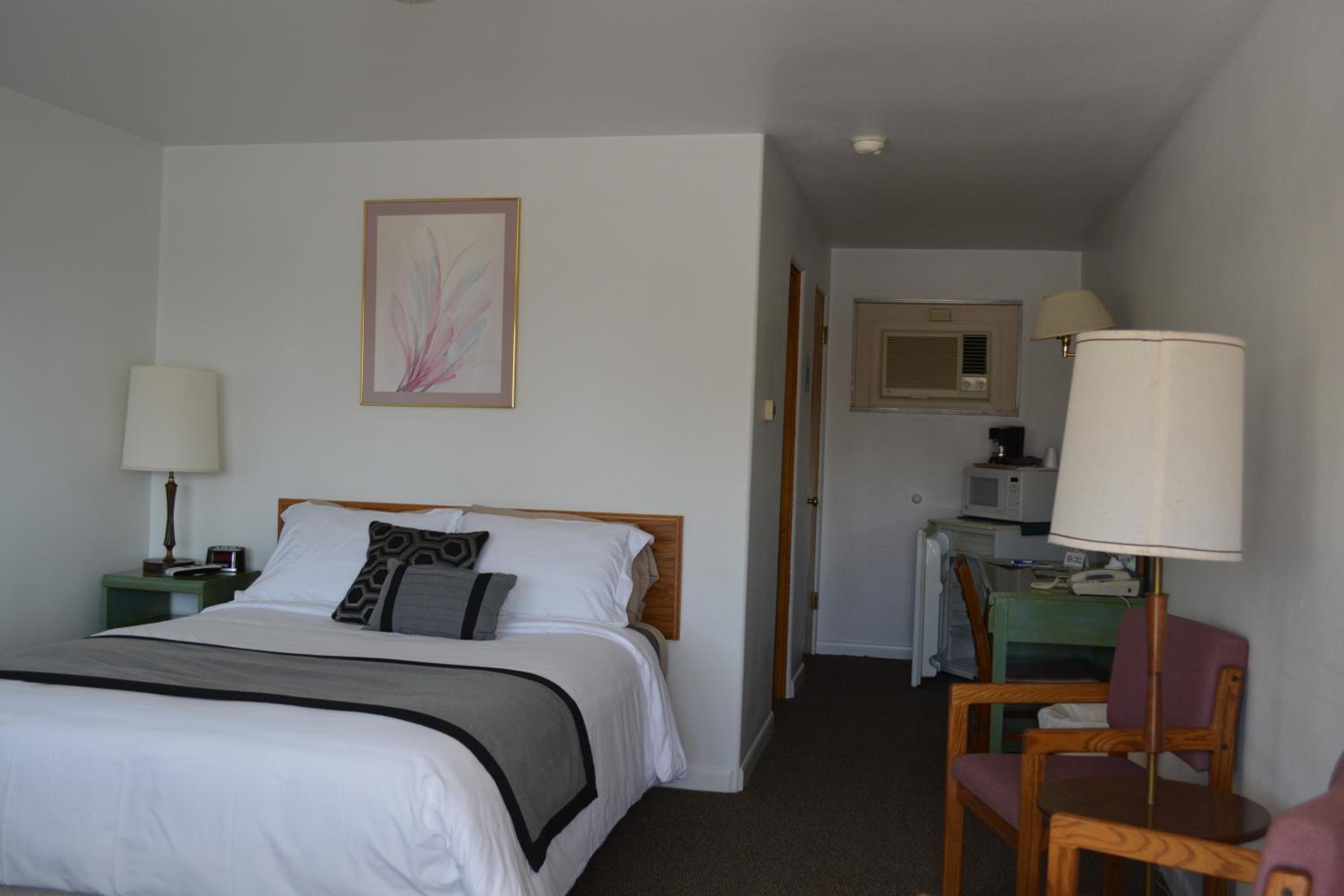 Queen Room photo 1