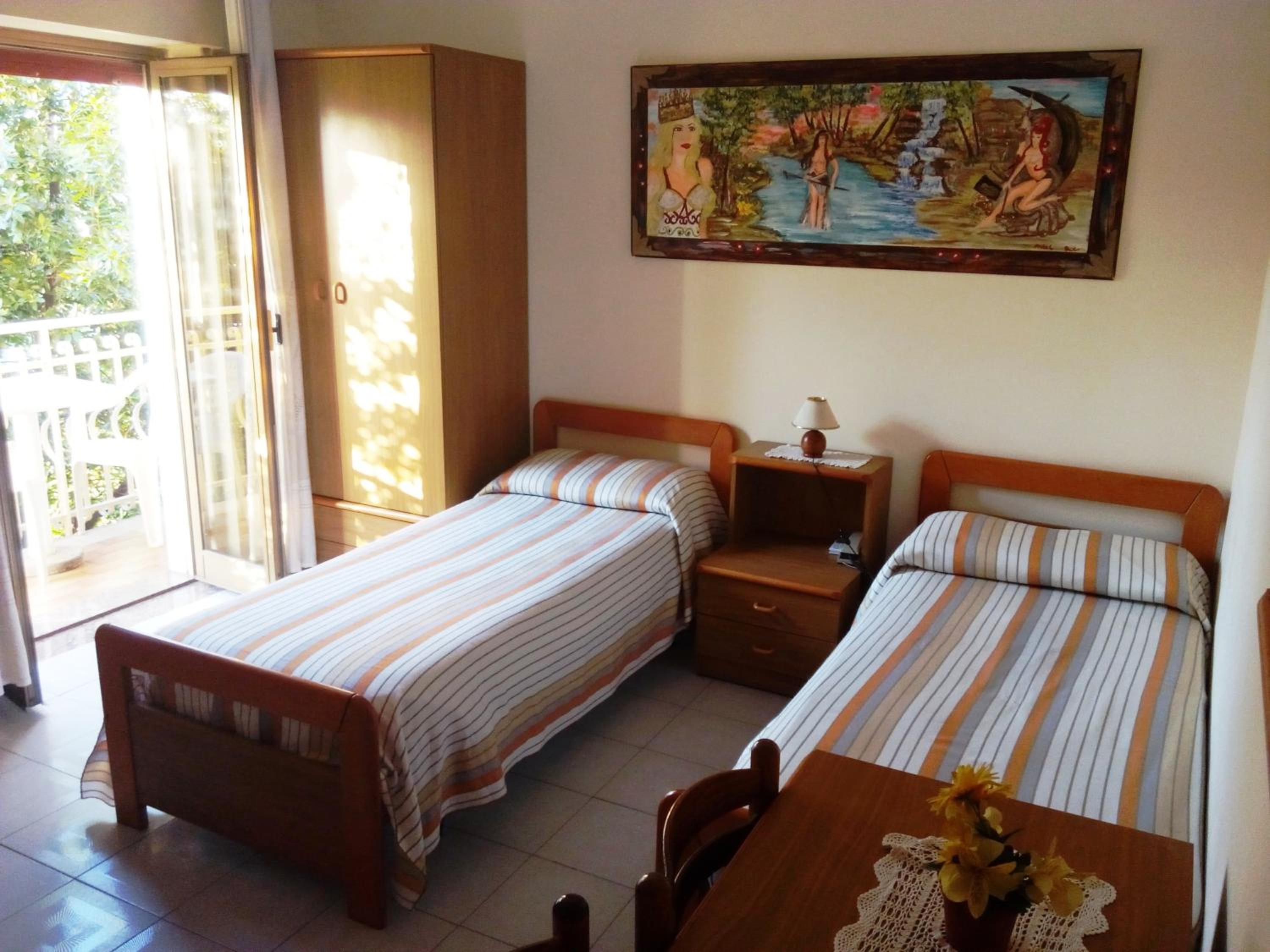 Twin Room - Photo 3