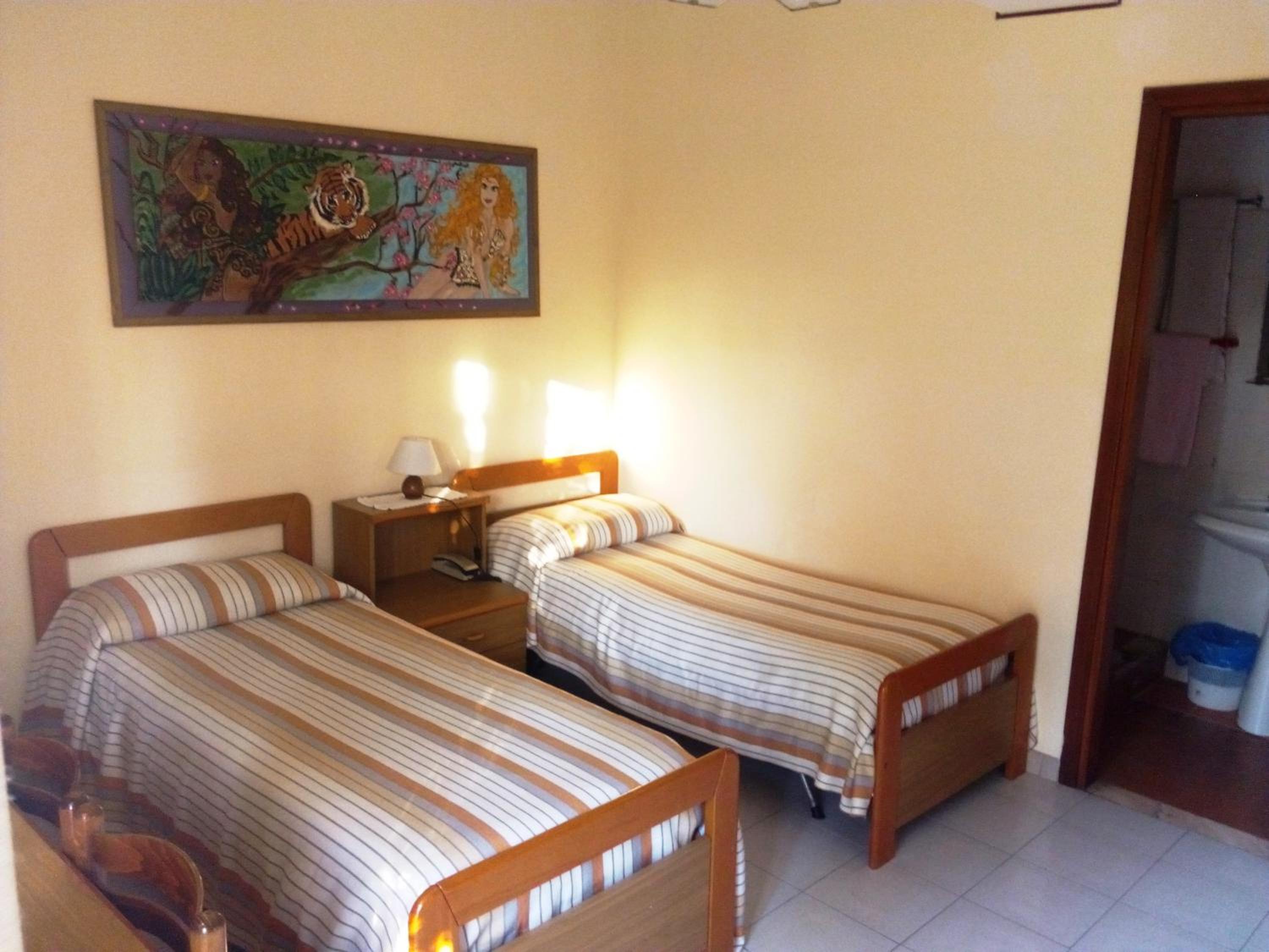 Twin Room - Photo 14