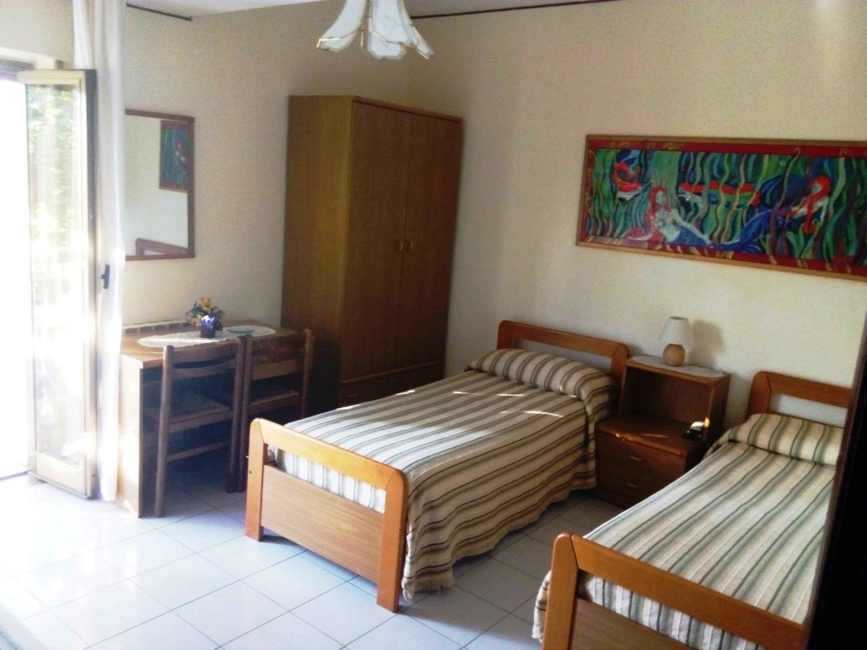 Twin Room - Photo 2