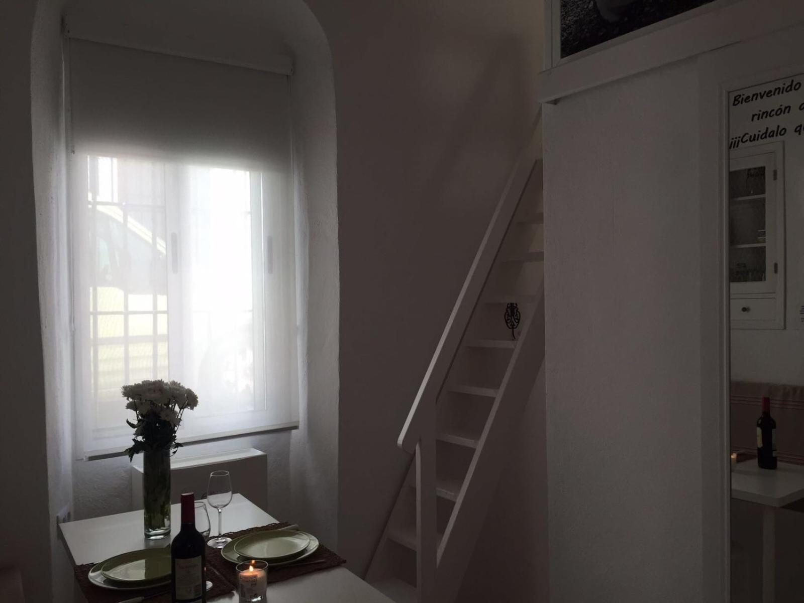 Studio Apartment - Photo 25