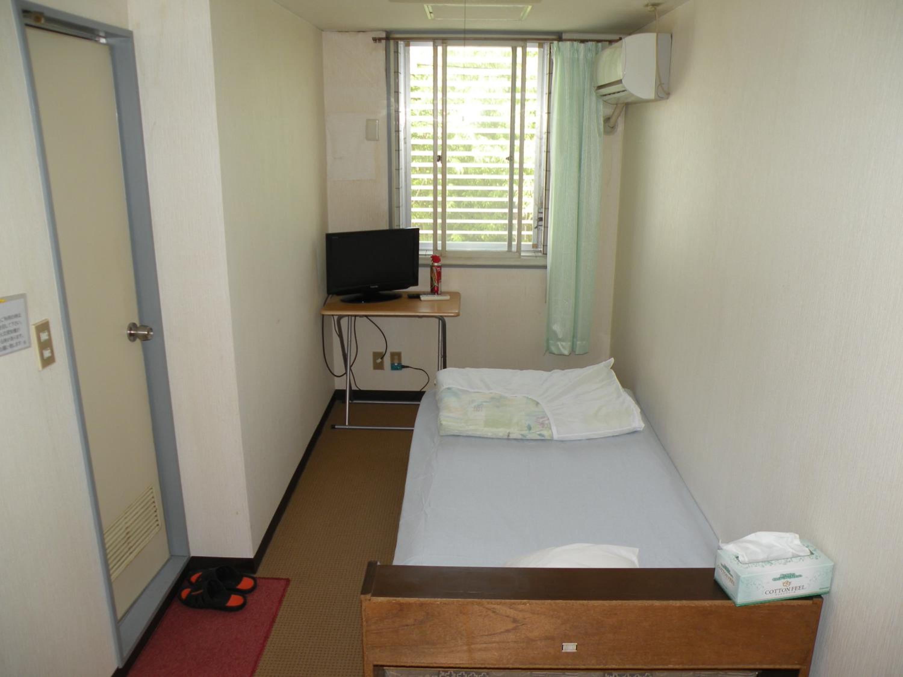 Twin Room - Photo 10