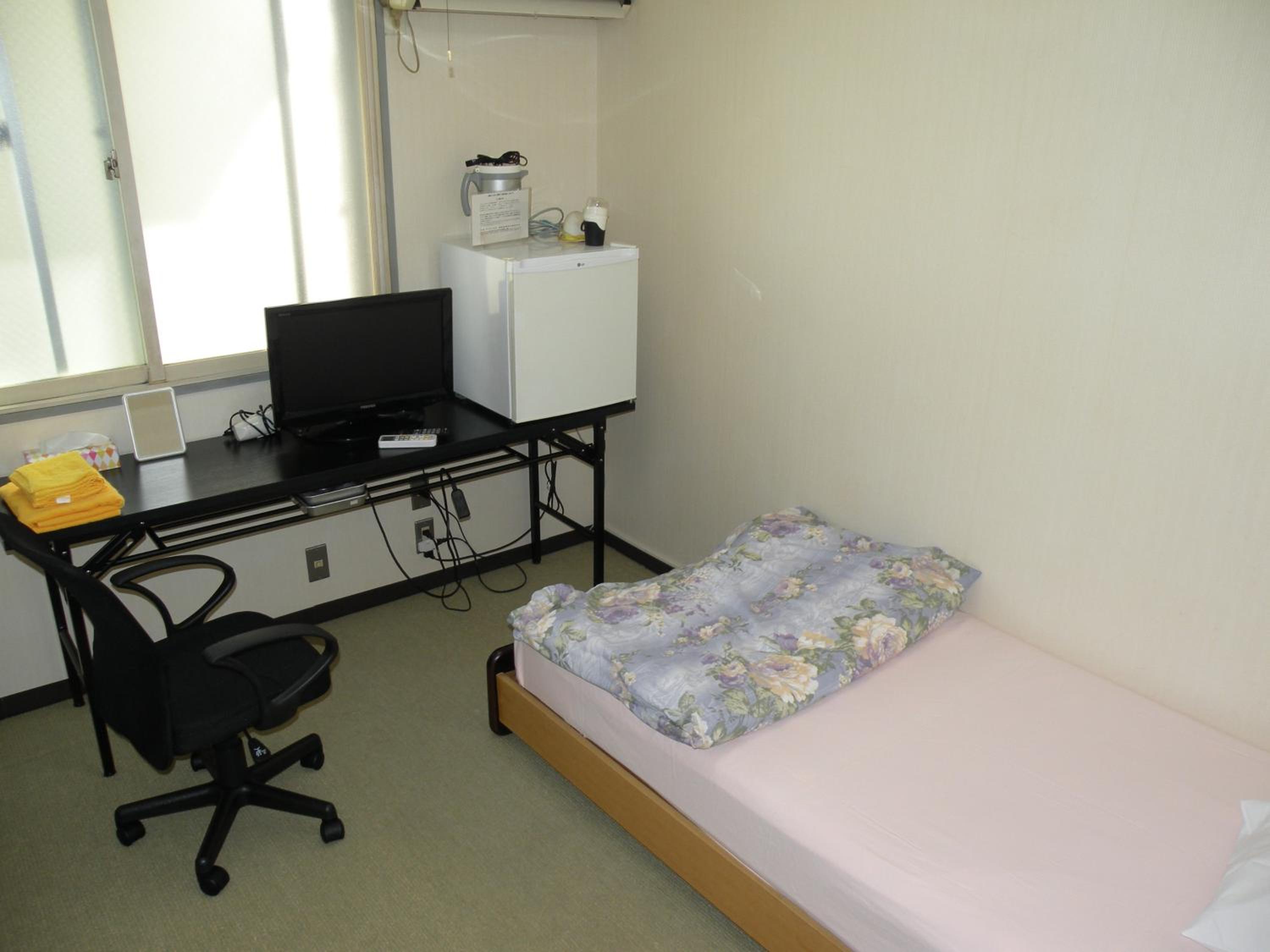 Twin Room - Photo 13
