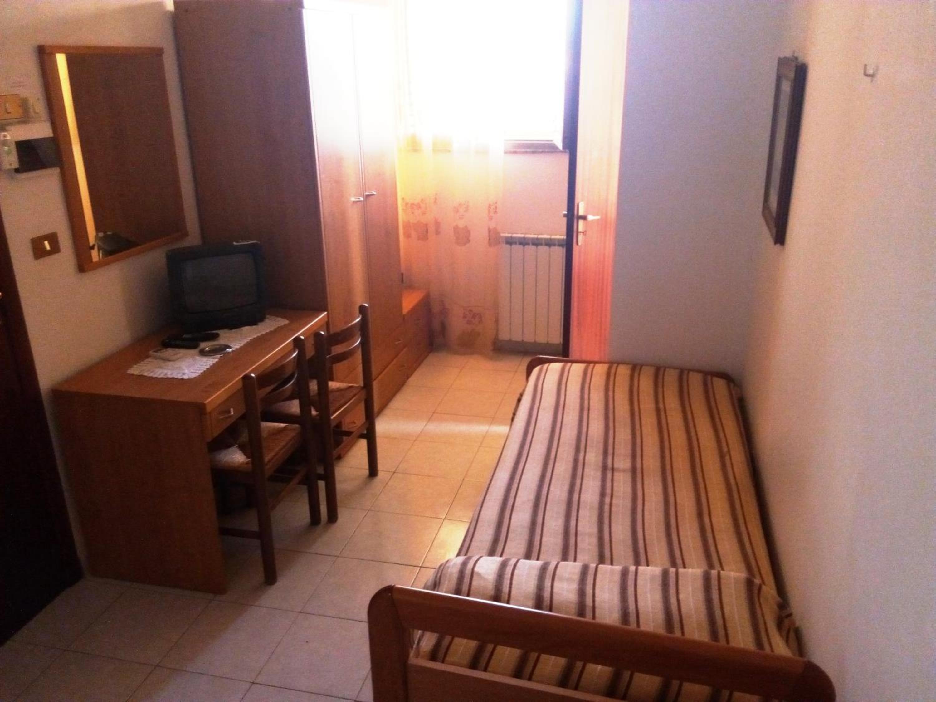Single Room photo 2
