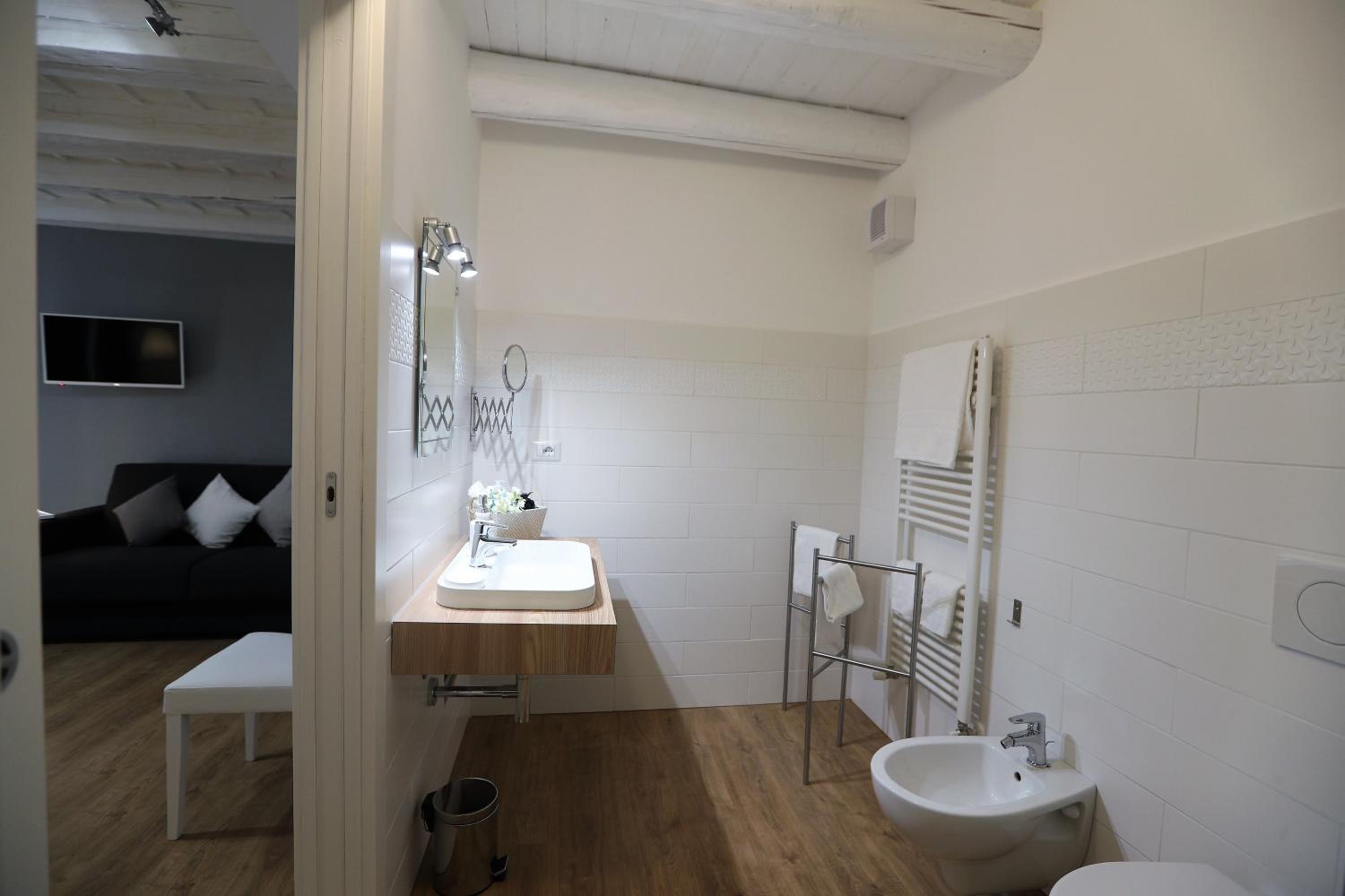 Deluxe Junior Suite - Photo 5