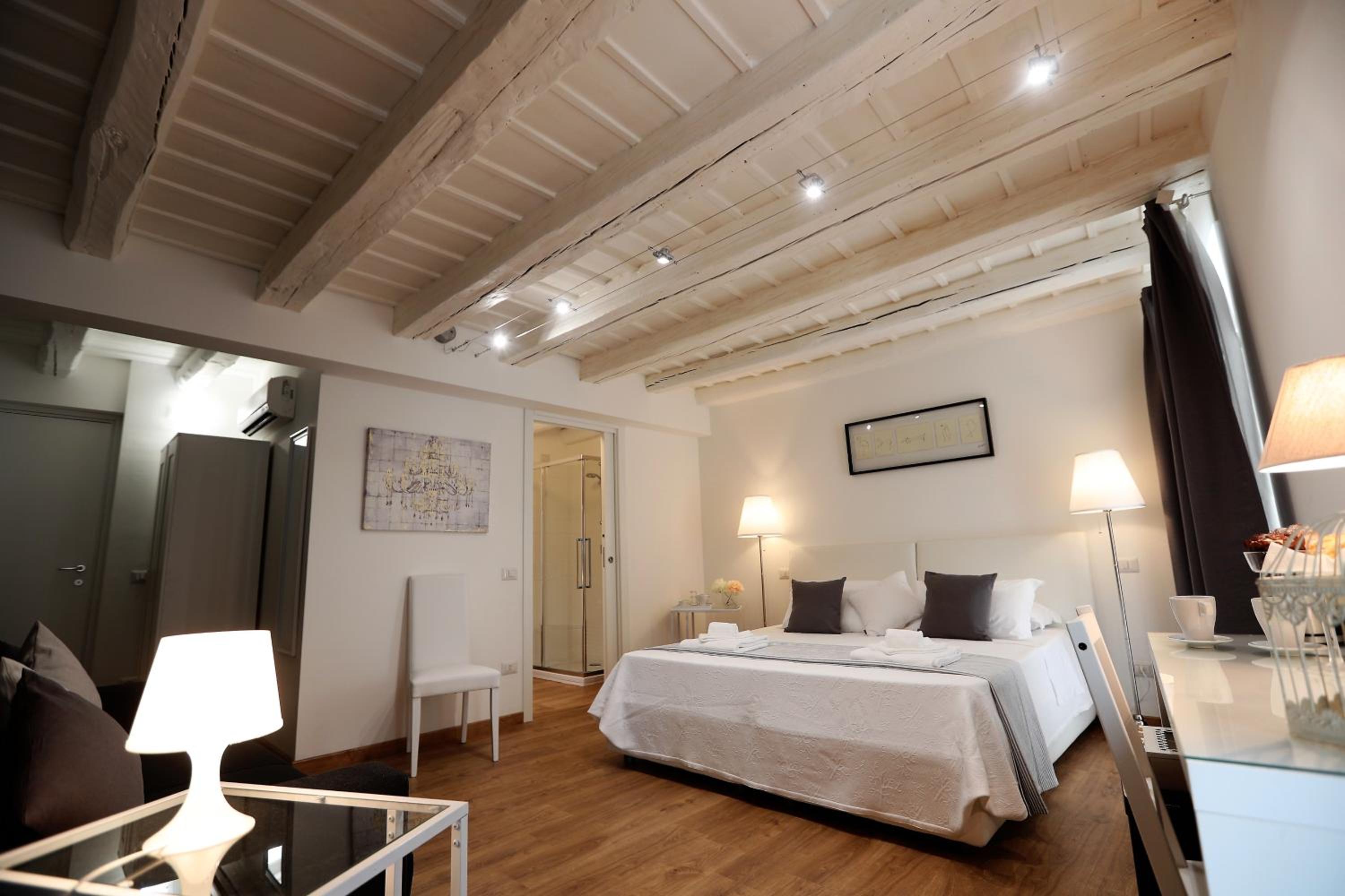 Deluxe Junior Suite - Photo 2