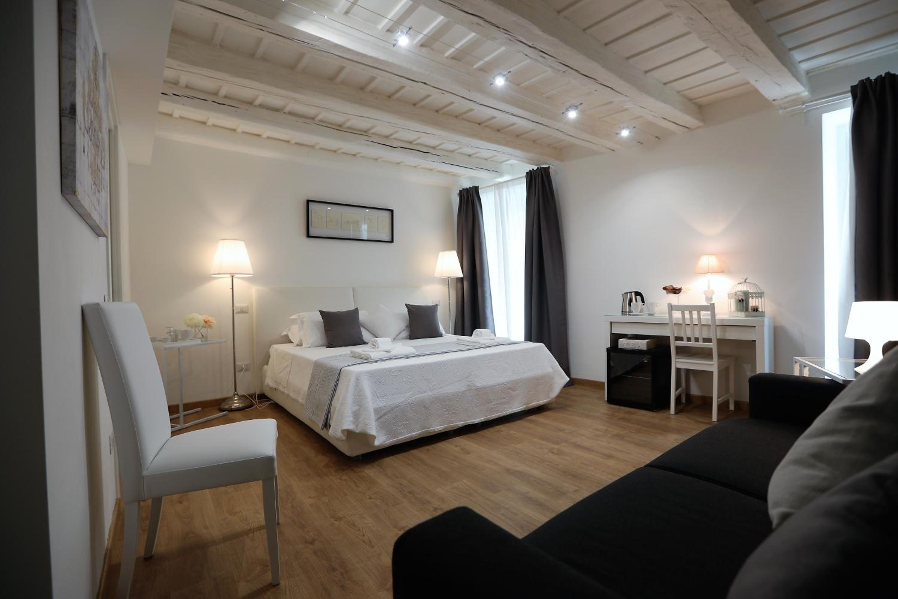 Deluxe Junior Suite - Photo 3