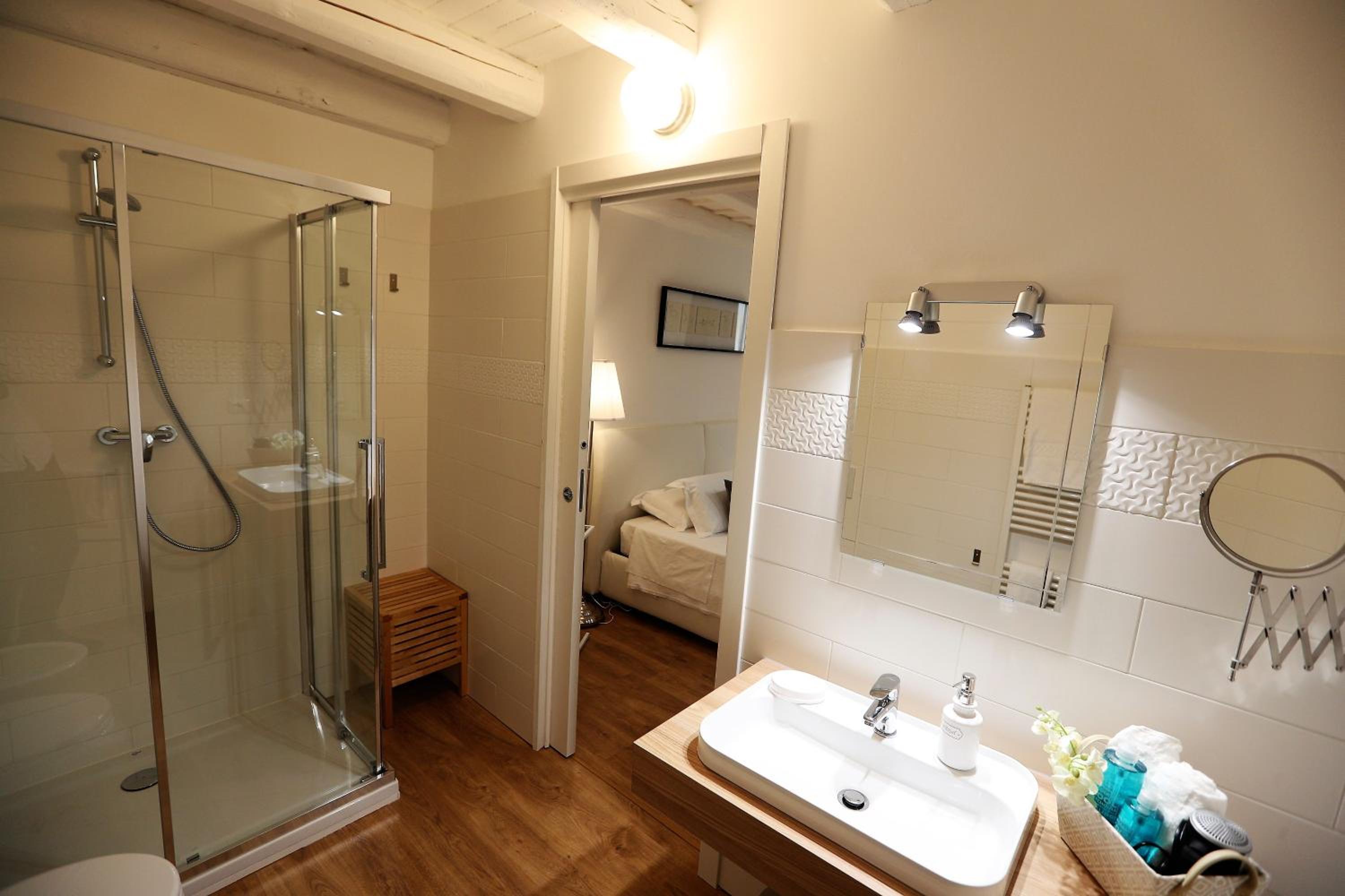 Deluxe Junior Suite - Photo 8