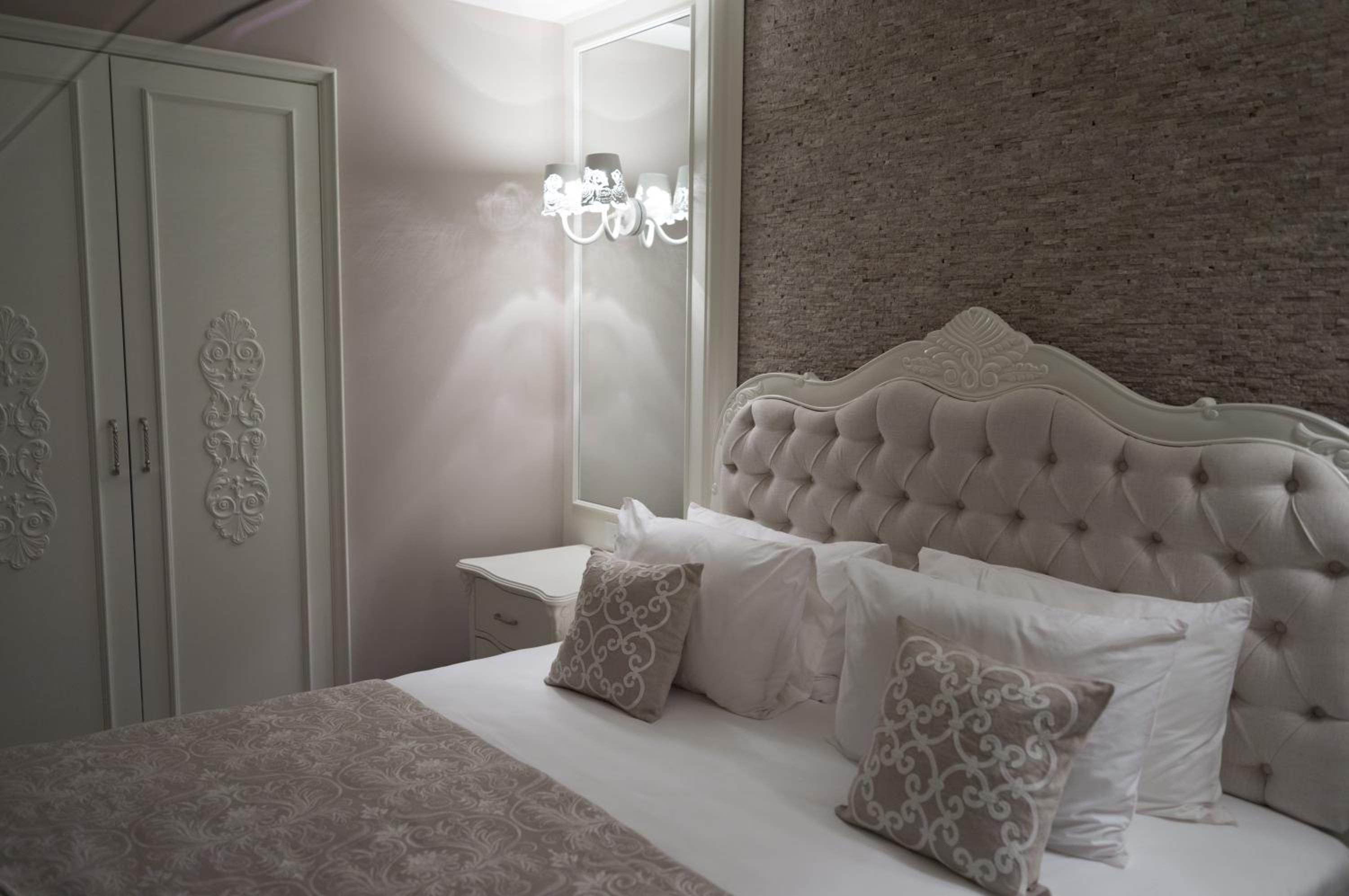 Standard Double Room - Photo 6