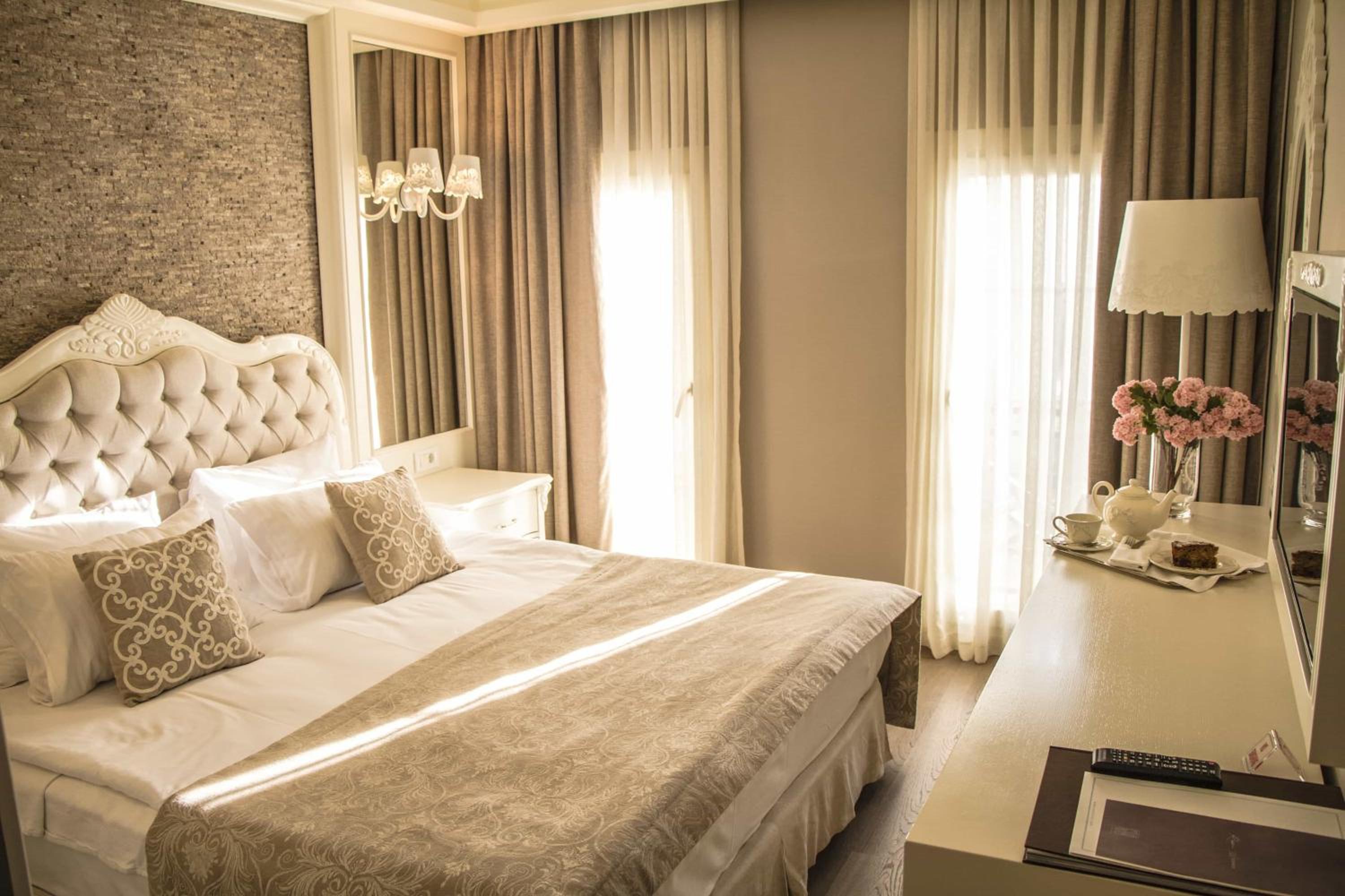 Standard Double Room - Photo 9