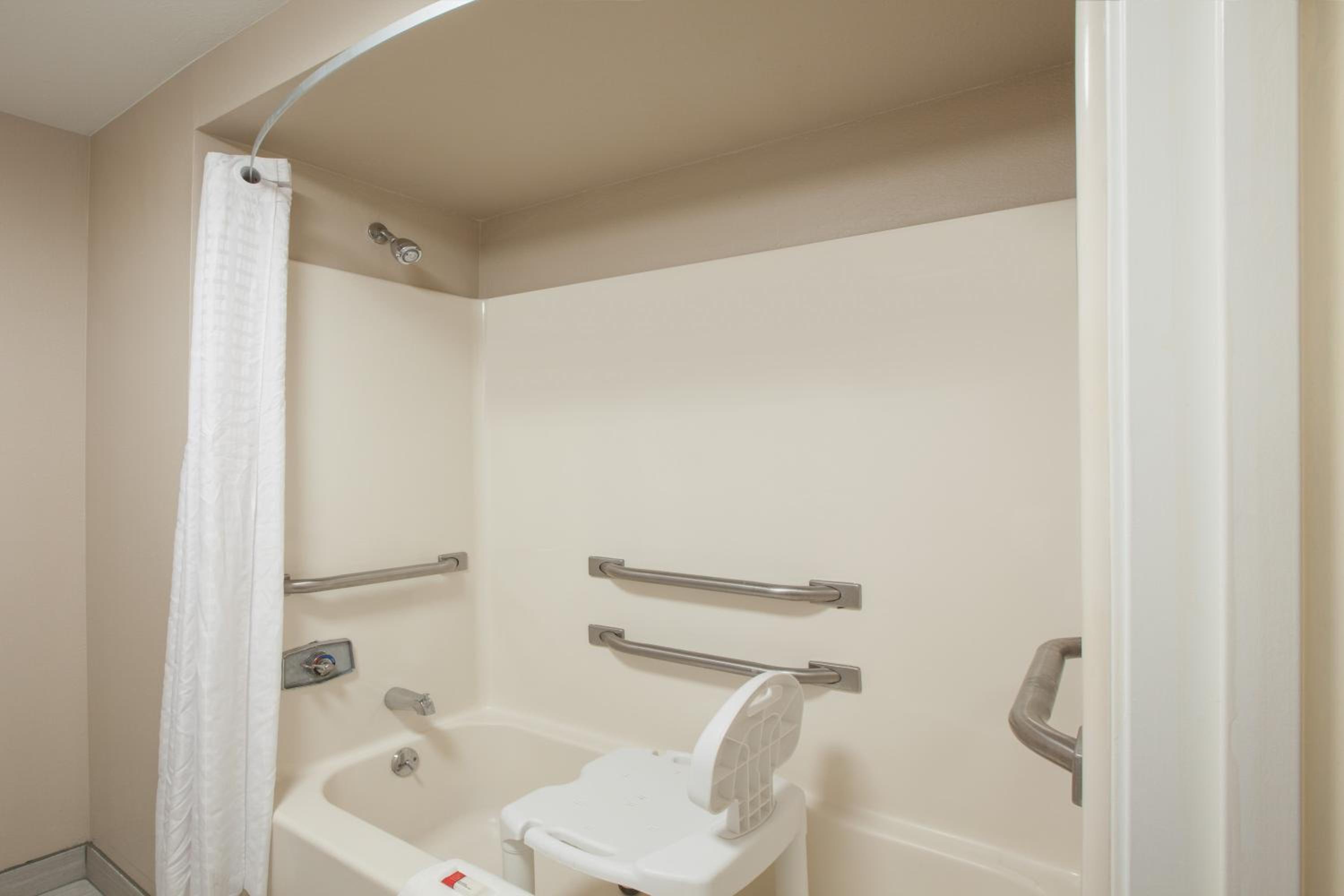 King Room - Disability Access/Non-Smoking - Photo 4
