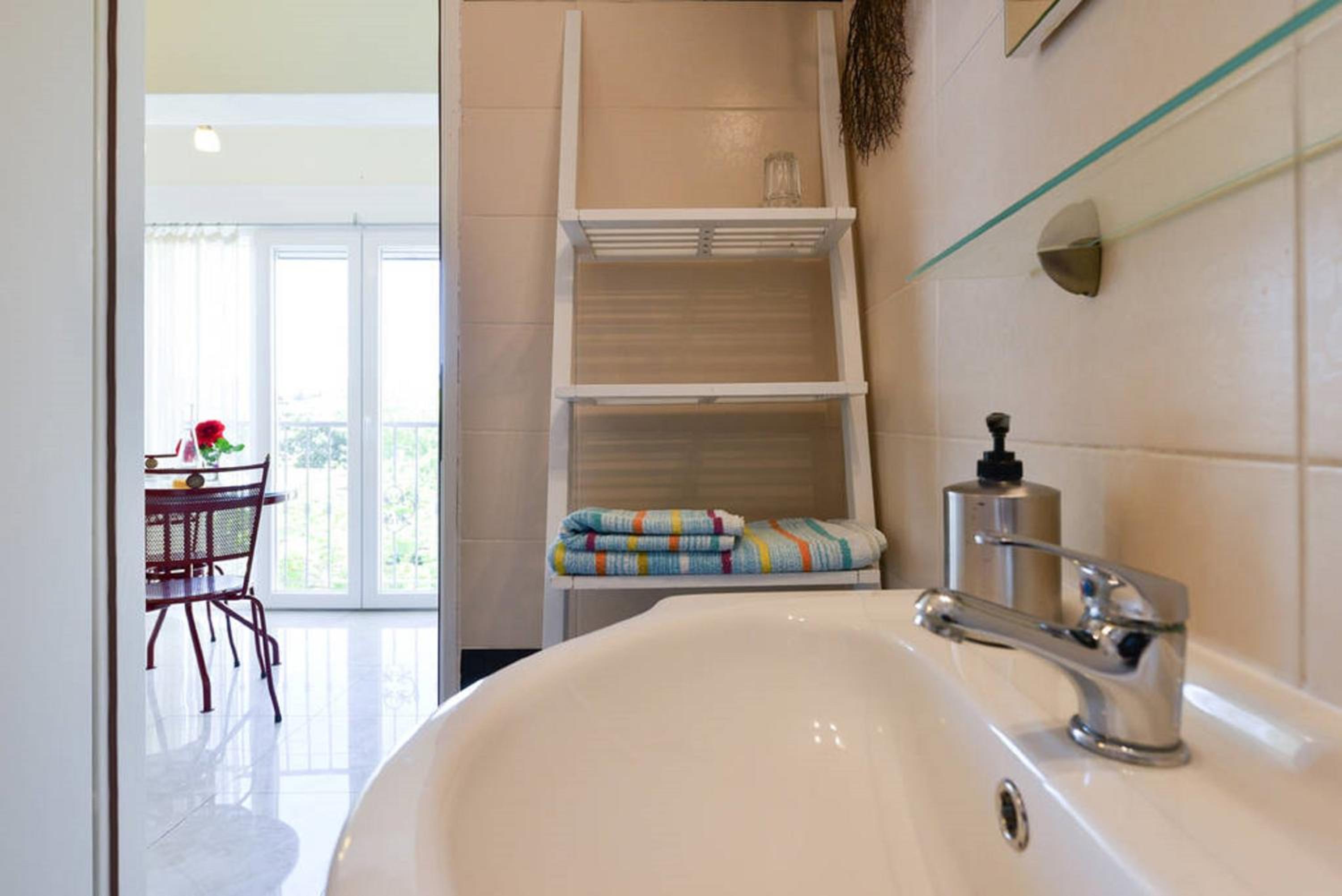 Studio Apartment - Photo 18