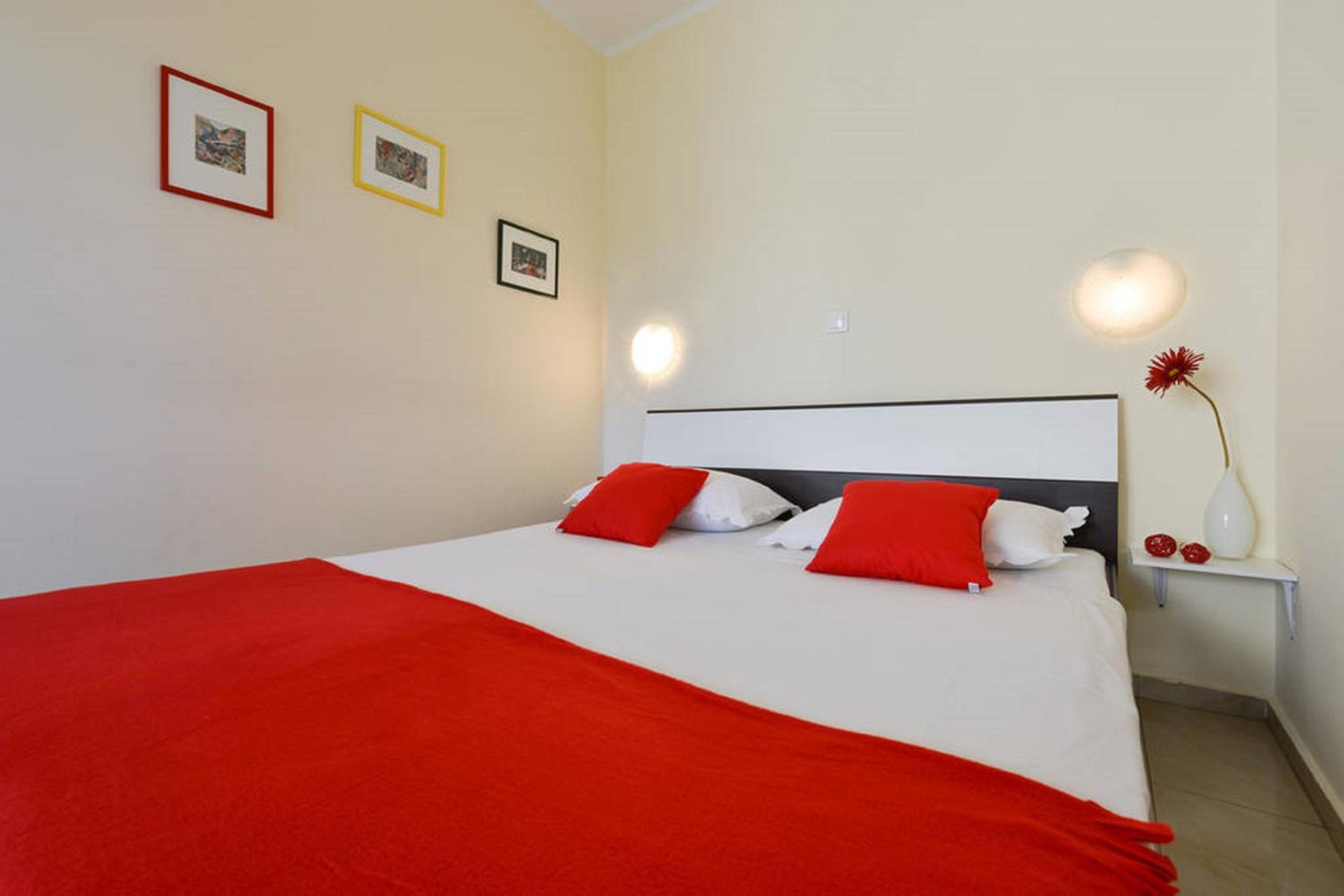 Studio Apartment - Photo 15