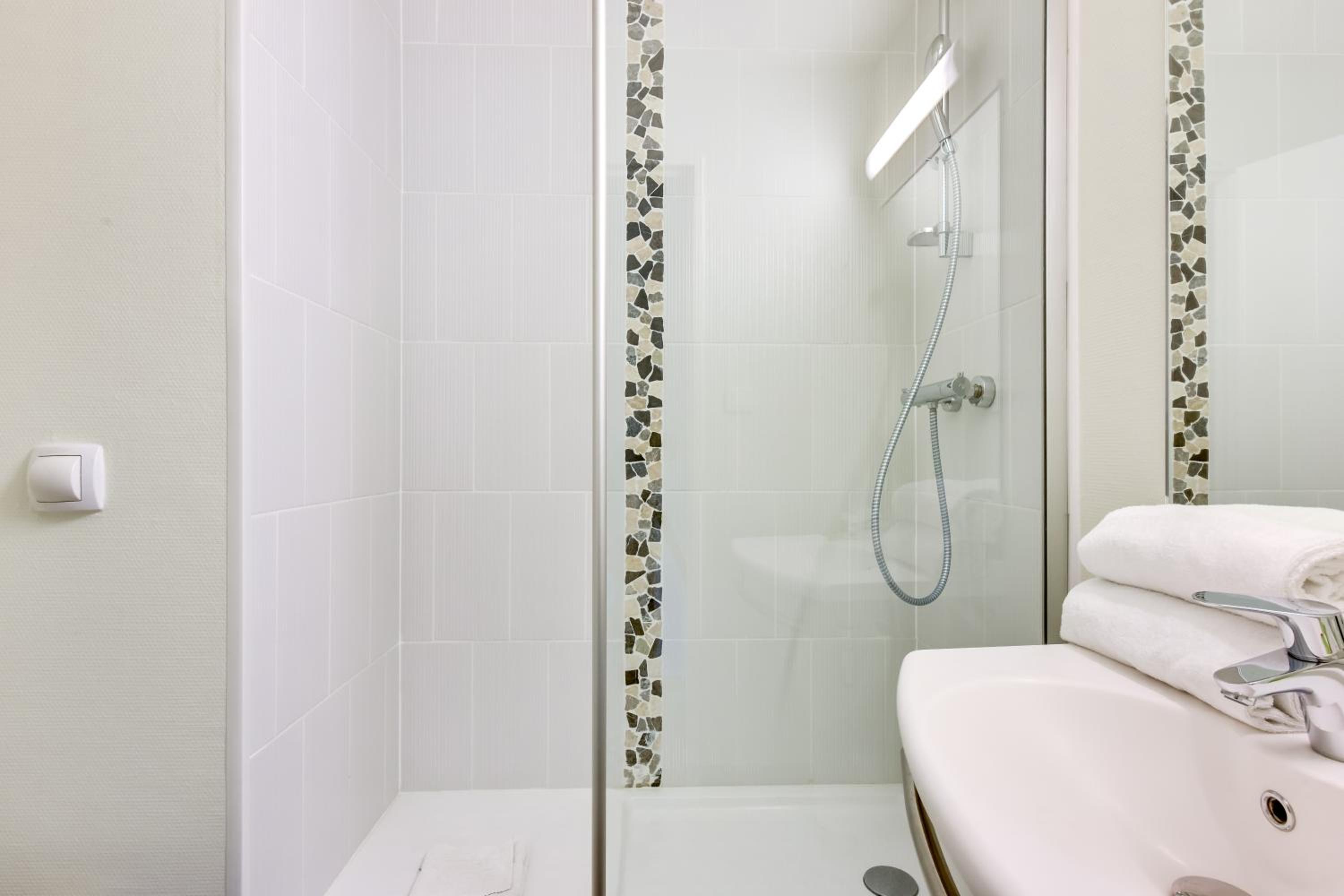 Standard Double Room - Photo 5