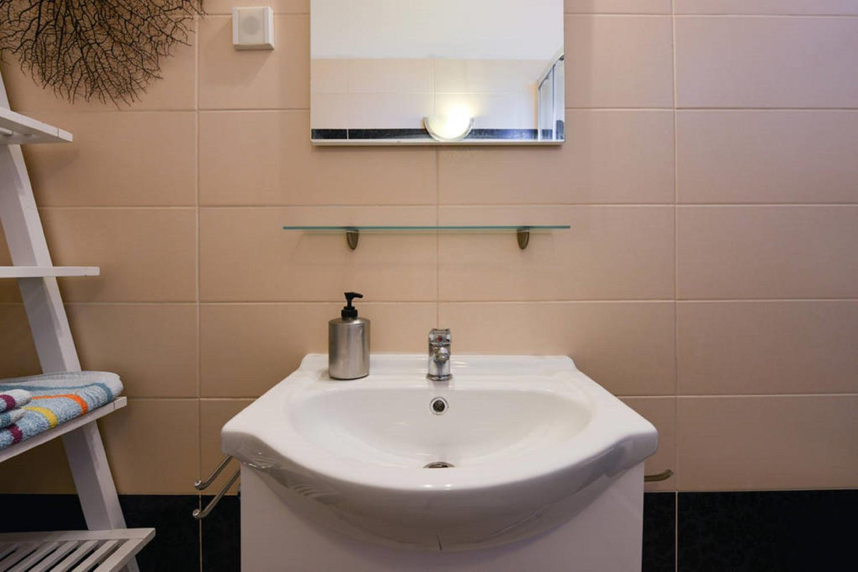 Studio Apartment - Photo 20
