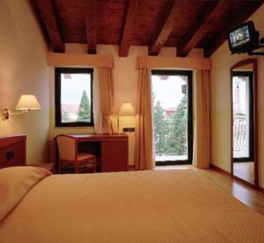 Double or Twin Room - Photo 2