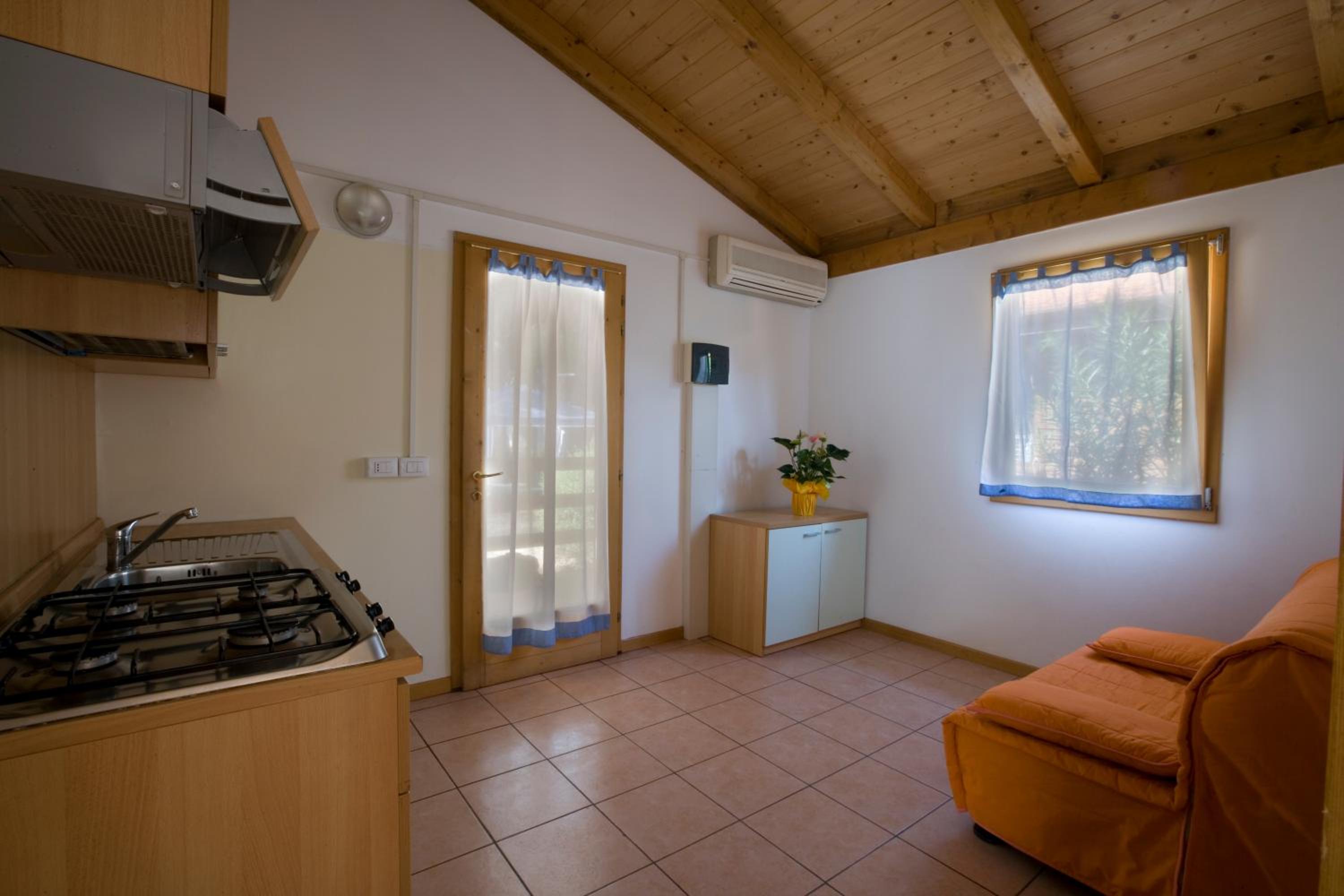 Two-Bedroom Bungalow (4 Adults) - Photo 8