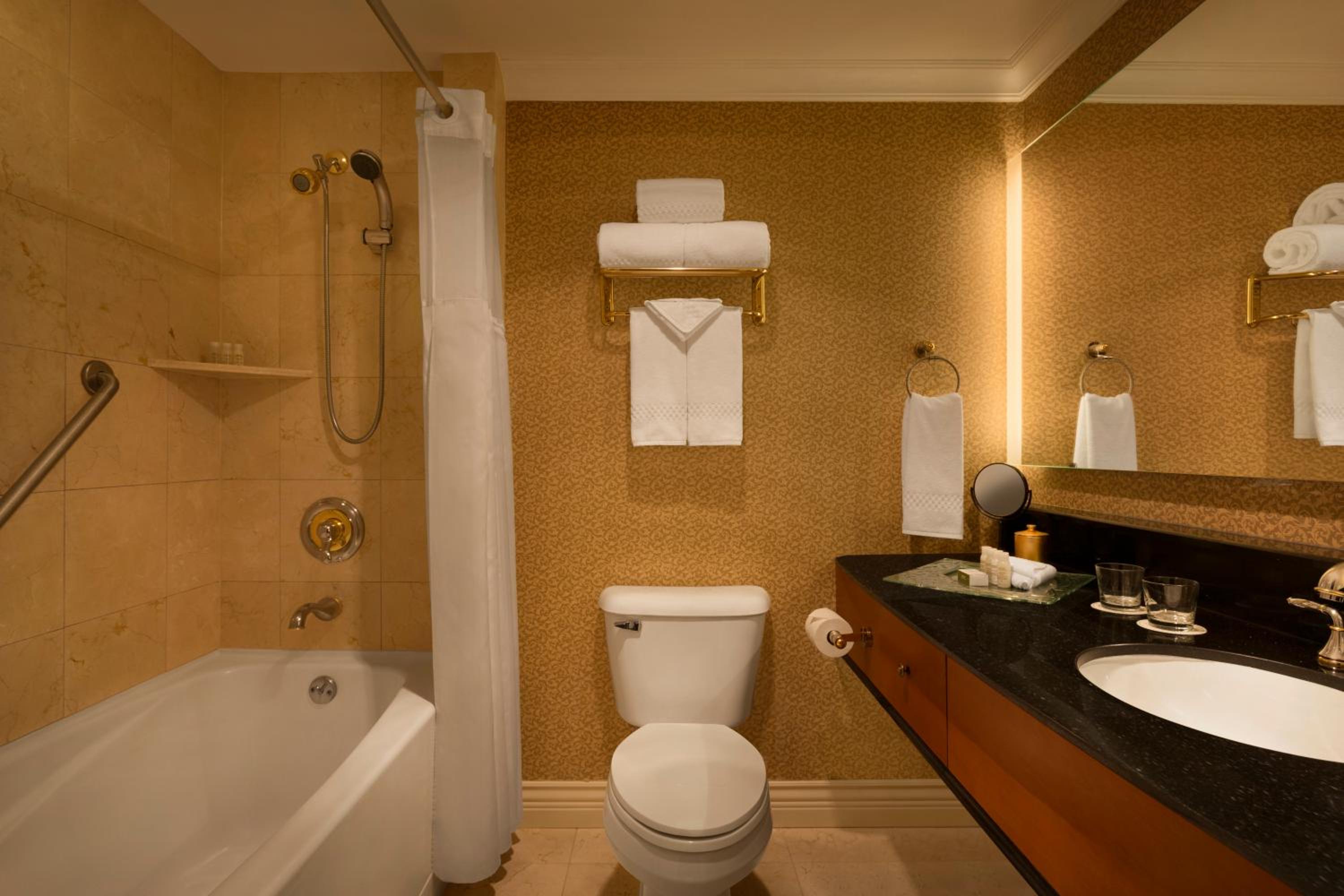 Executive One-Bedroom Suite with Two Twin Beds