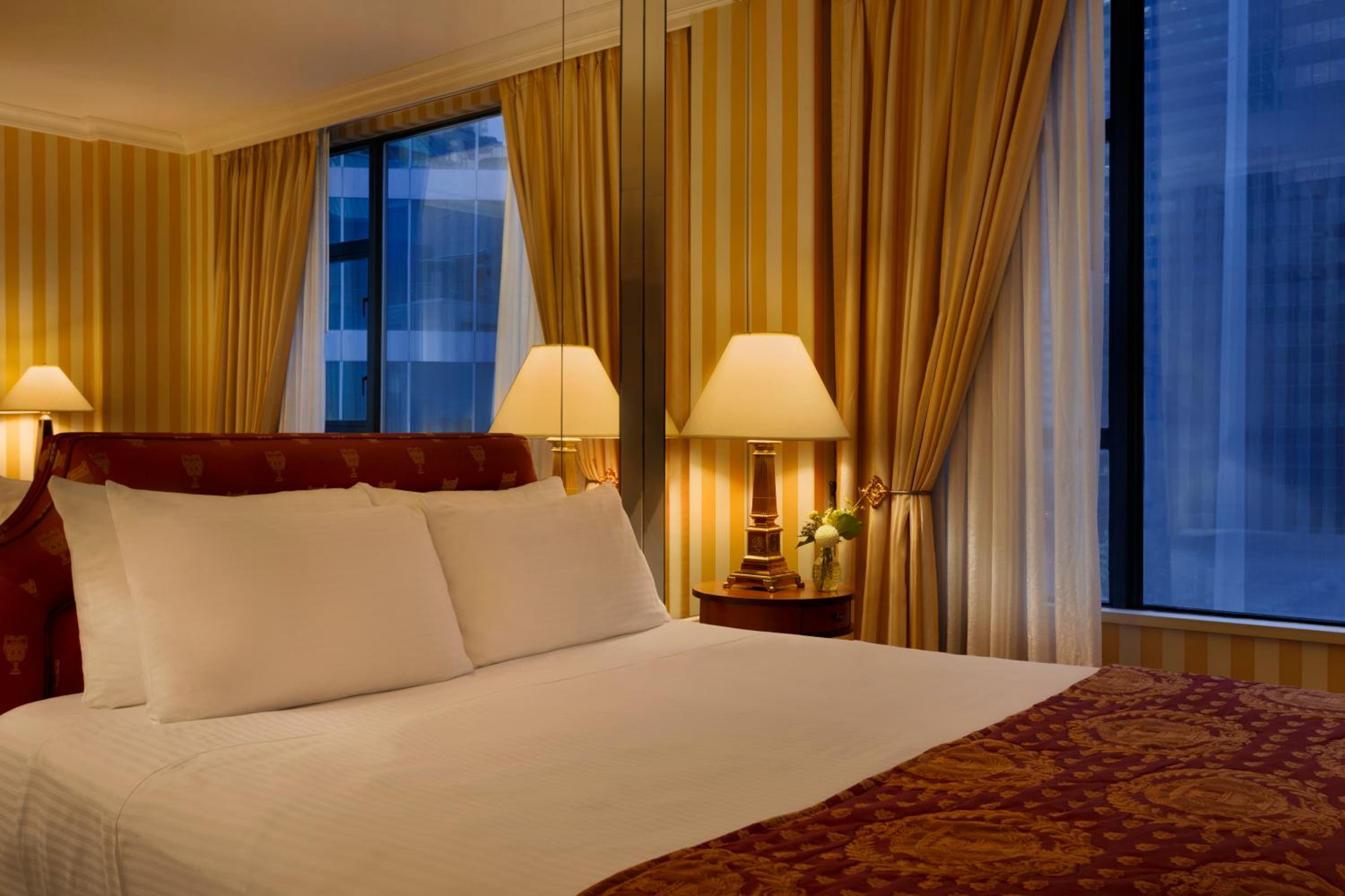 Executive One-Bedroom Suite with Two Twin Beds