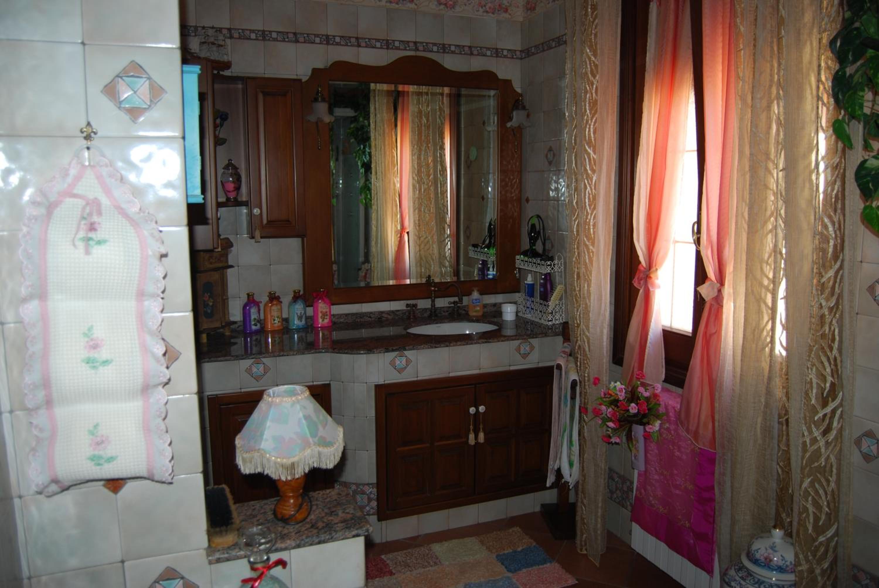 Standard Single Room With Shared Bathroom
