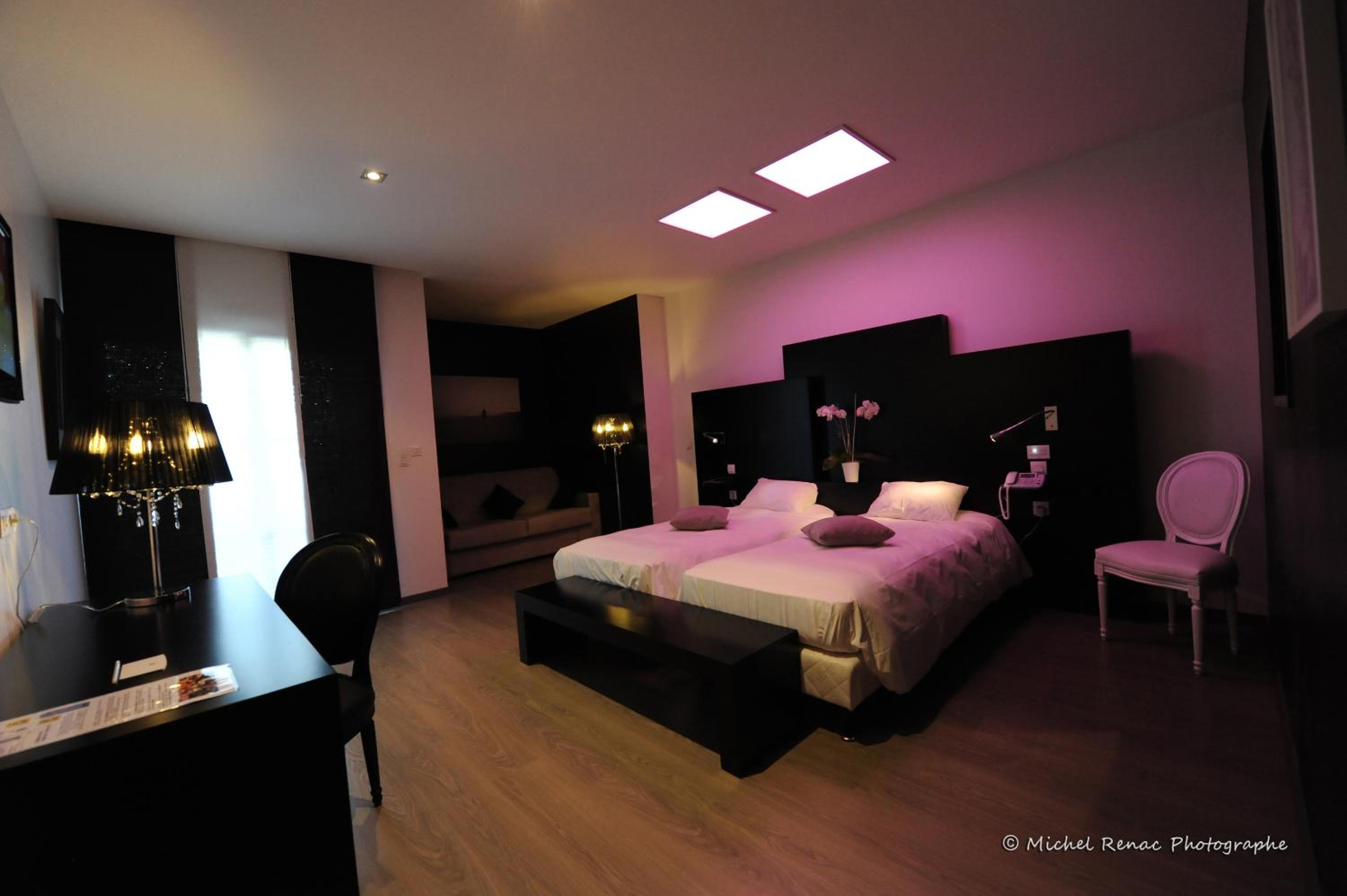 Privilege King Room With Sofa Bed - Non-Smoking photo 1