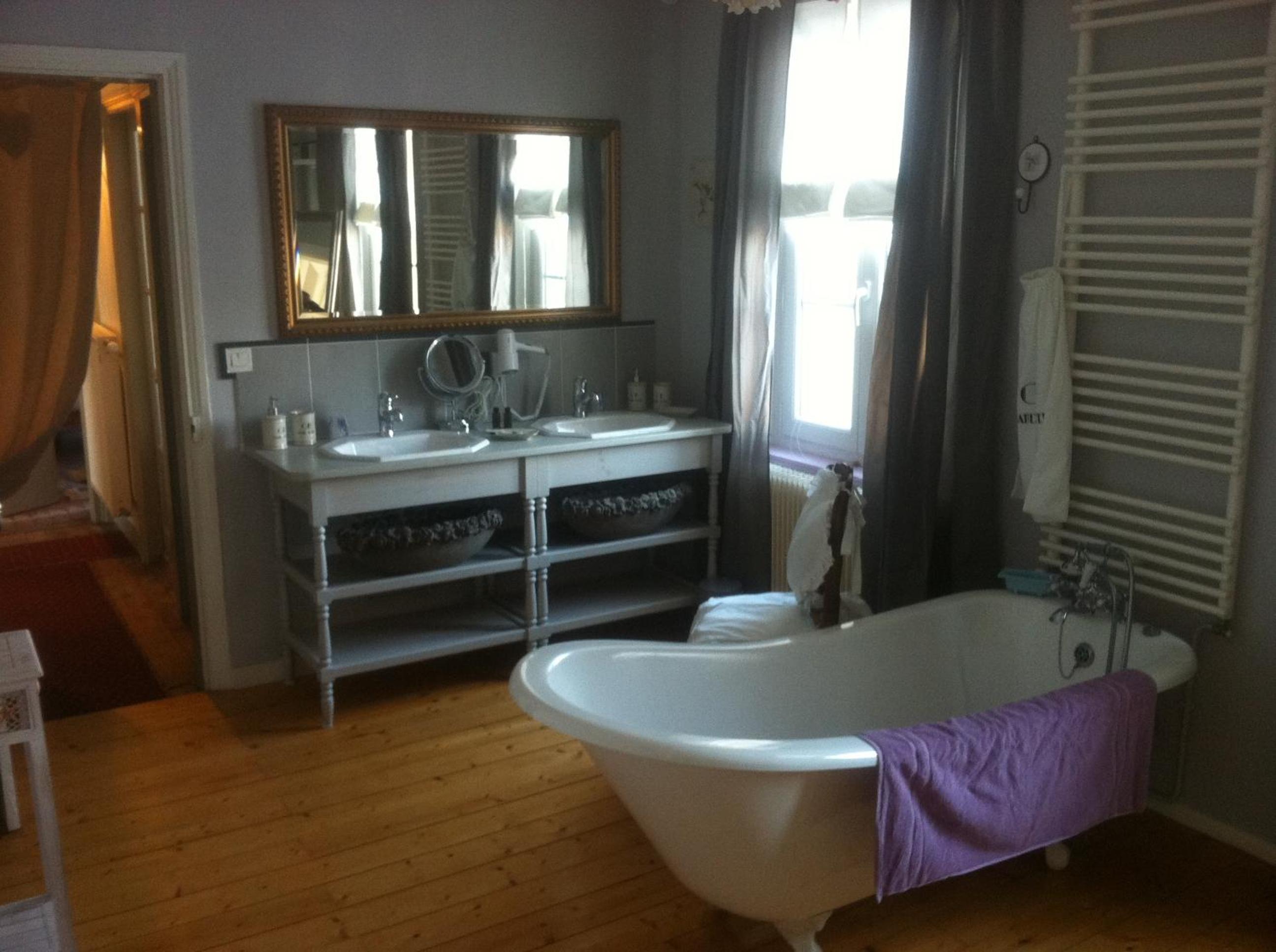Suite (2 Adults) photo 3