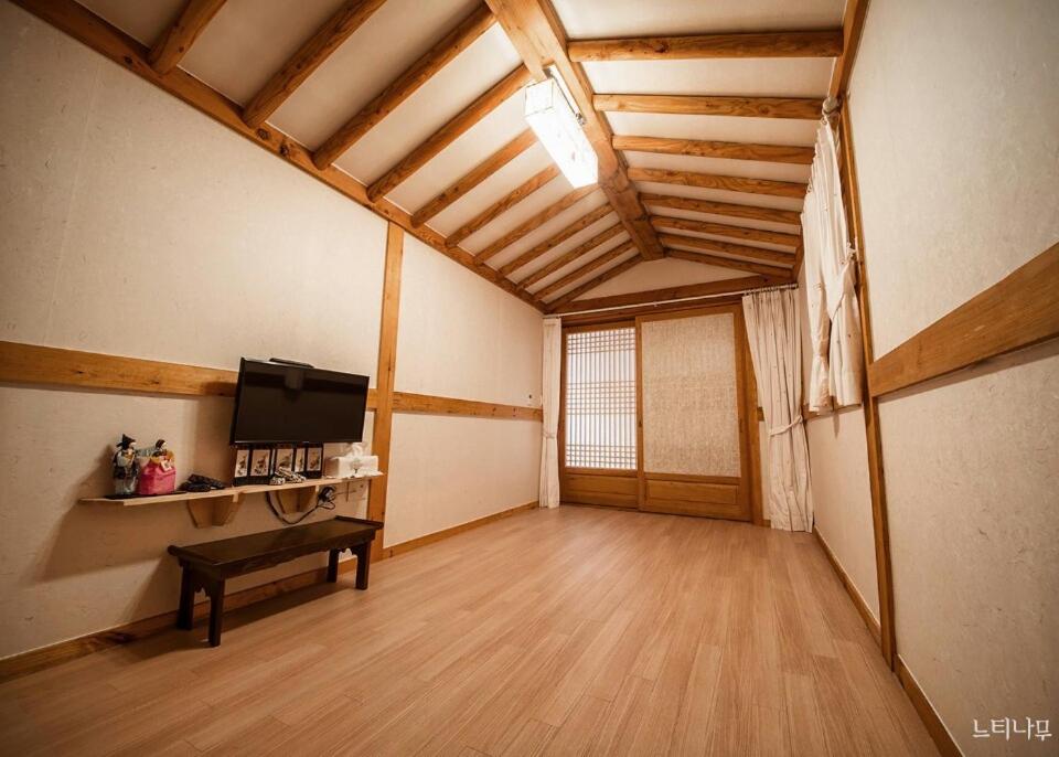Standard Family Room photo 1