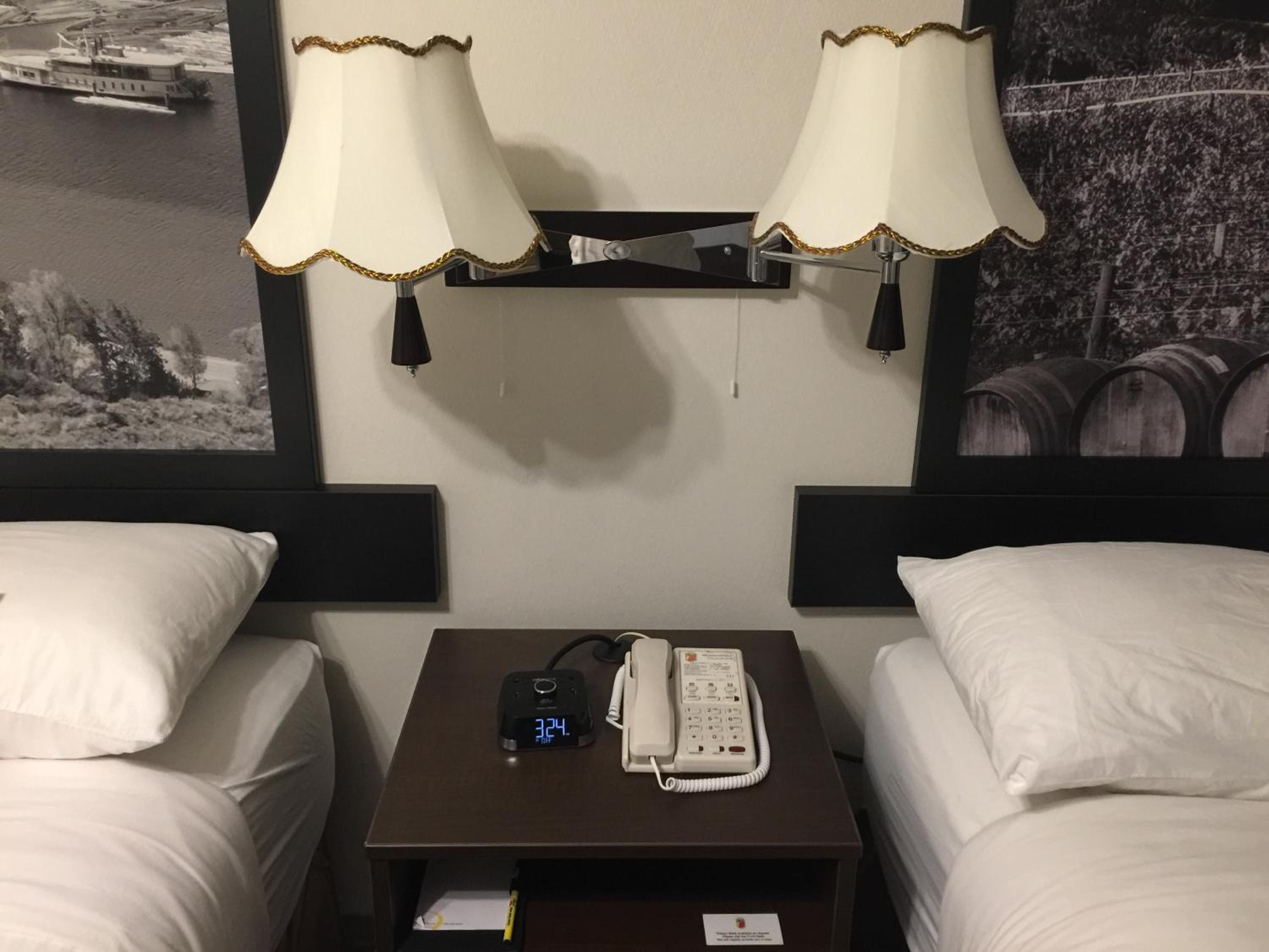 Double Room with Two Double Beds - Non-Smoking - Photo 2