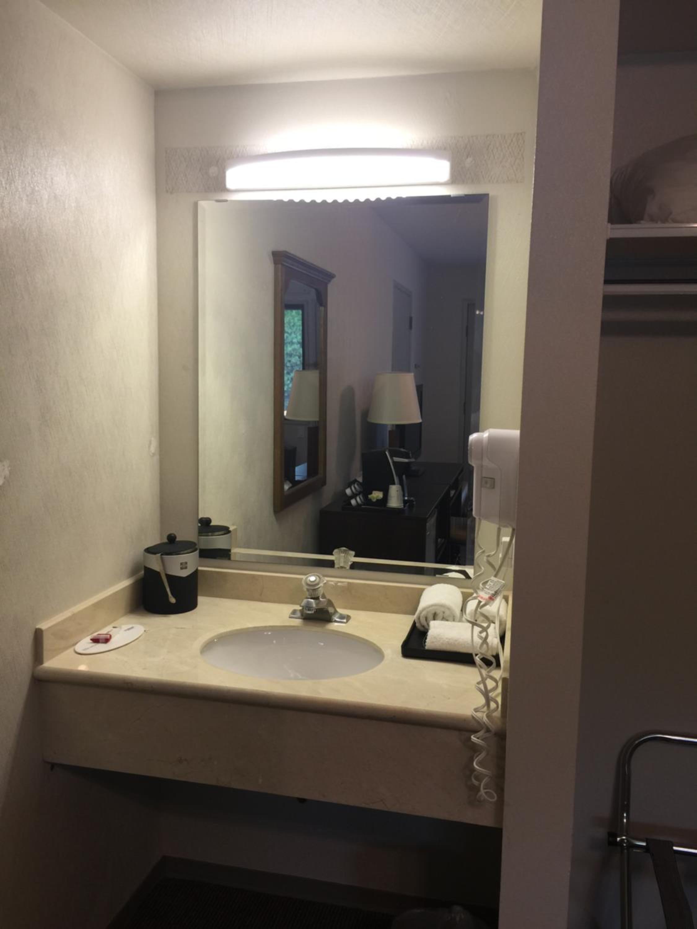 King Room - Non-Smoking - Photo 7