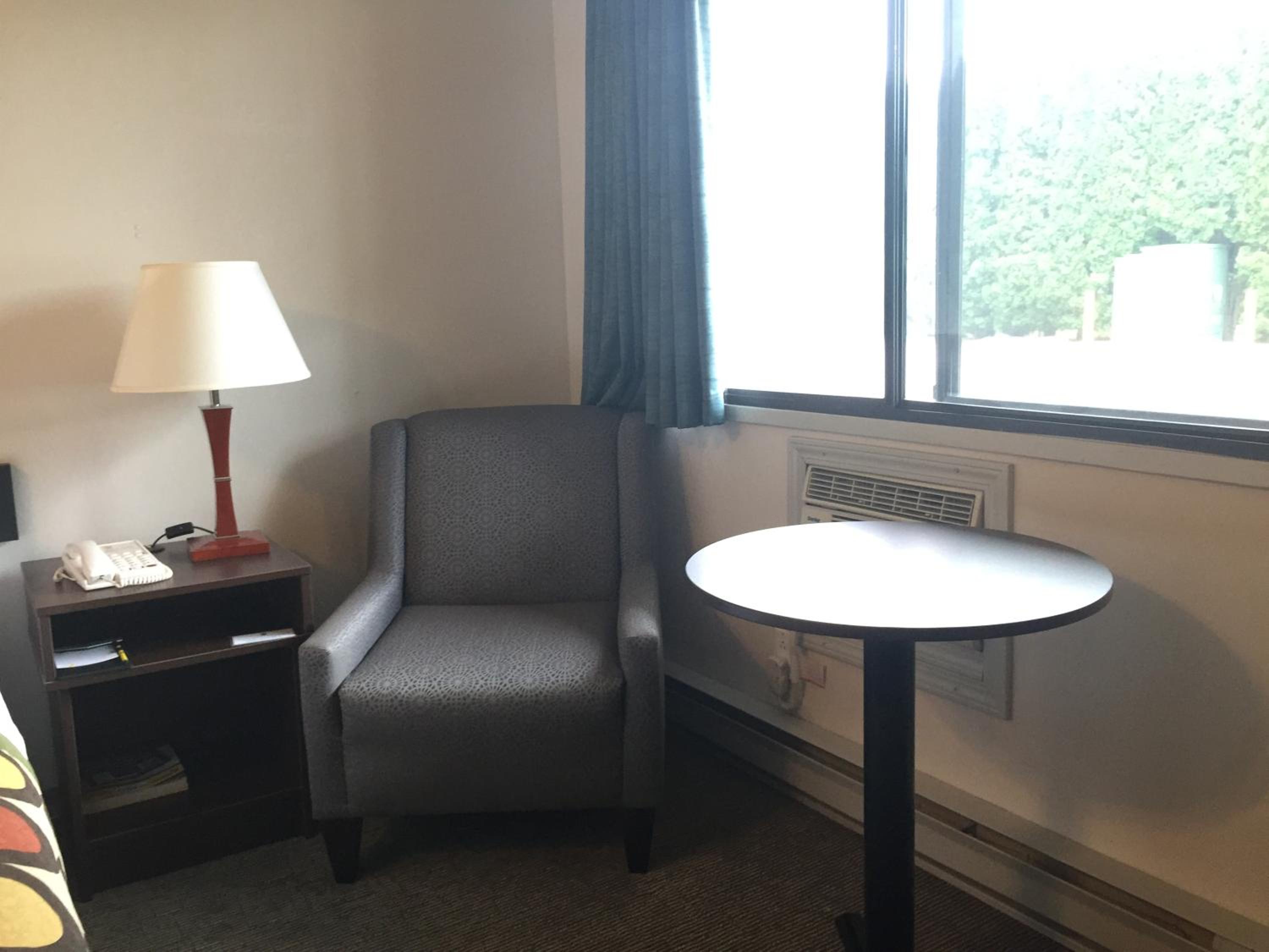 King Room - Non-Smoking - Photo 5