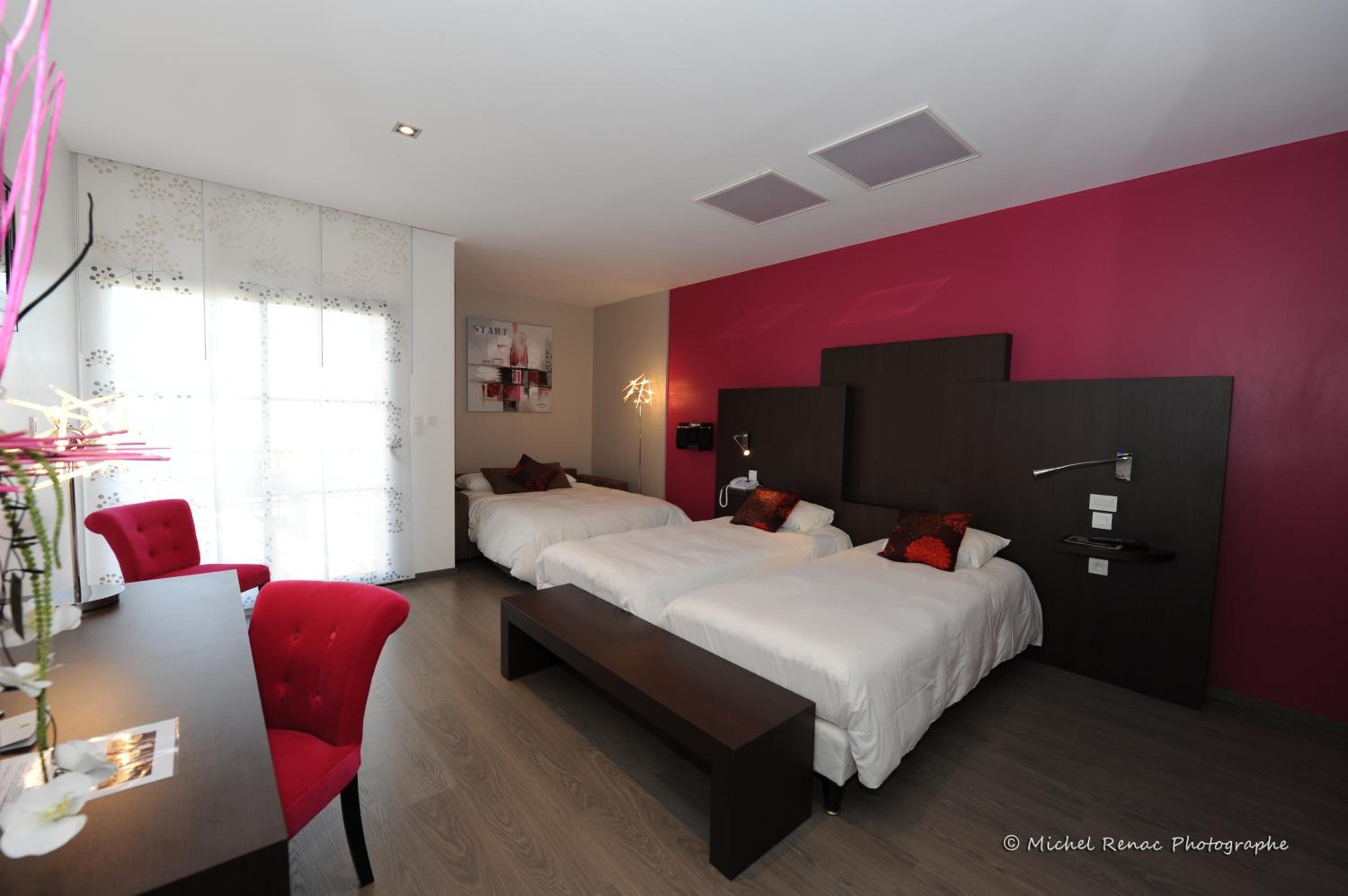 Privilege King Room With Sofa Bed - Non-Smoking photo 2