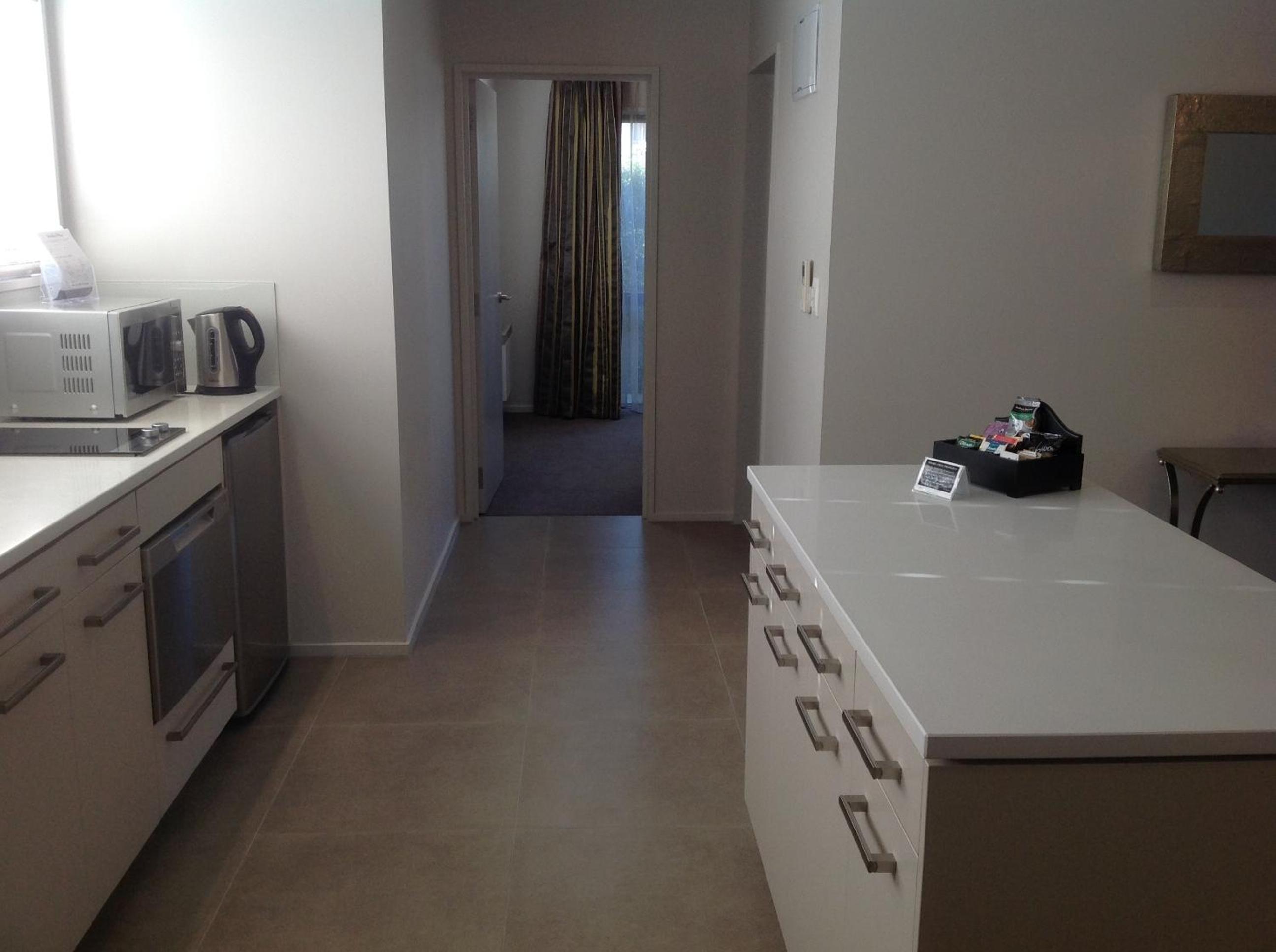 One-Bedroom Suite - Photo 5