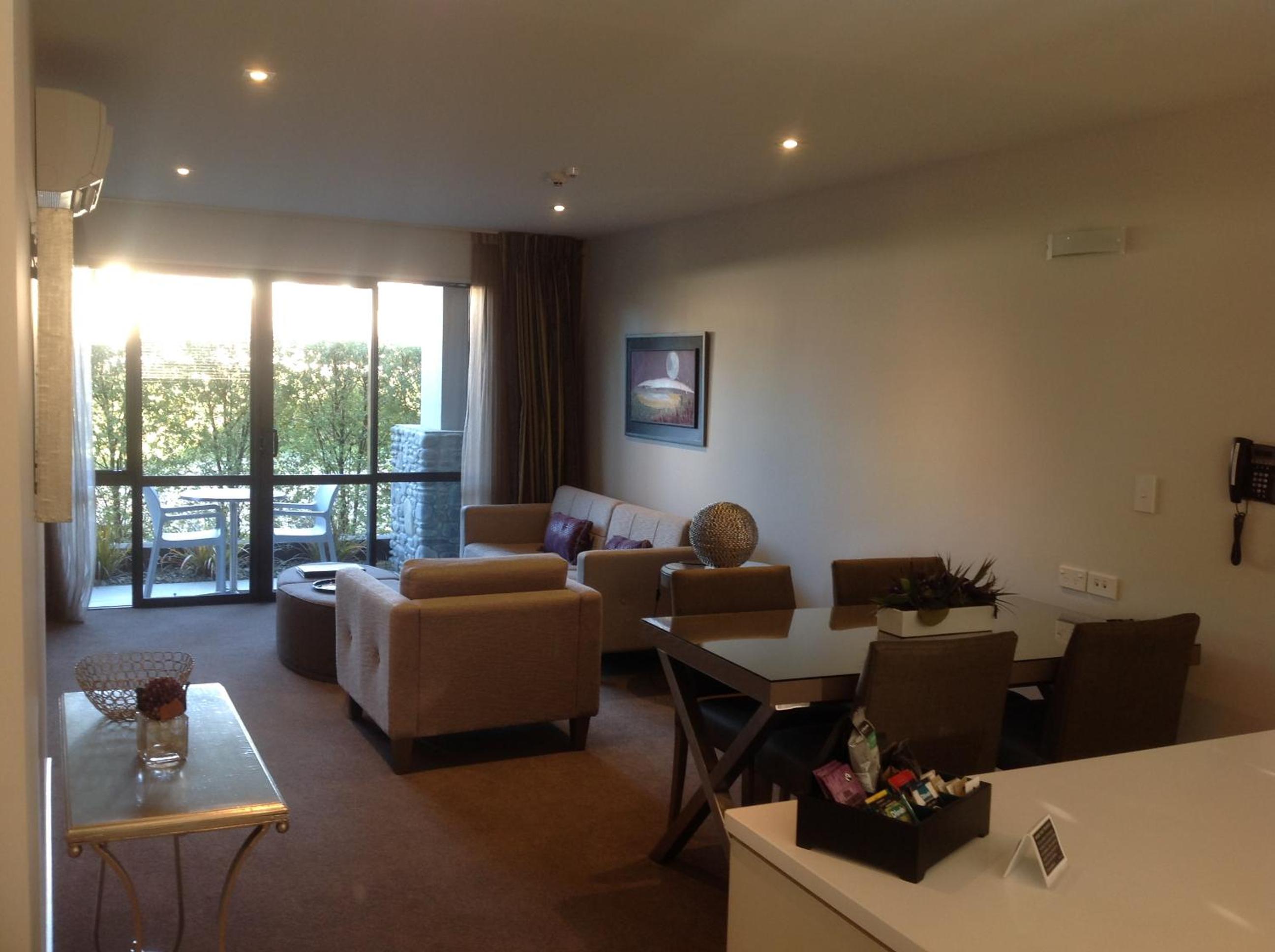 One-Bedroom Suite - Photo 3