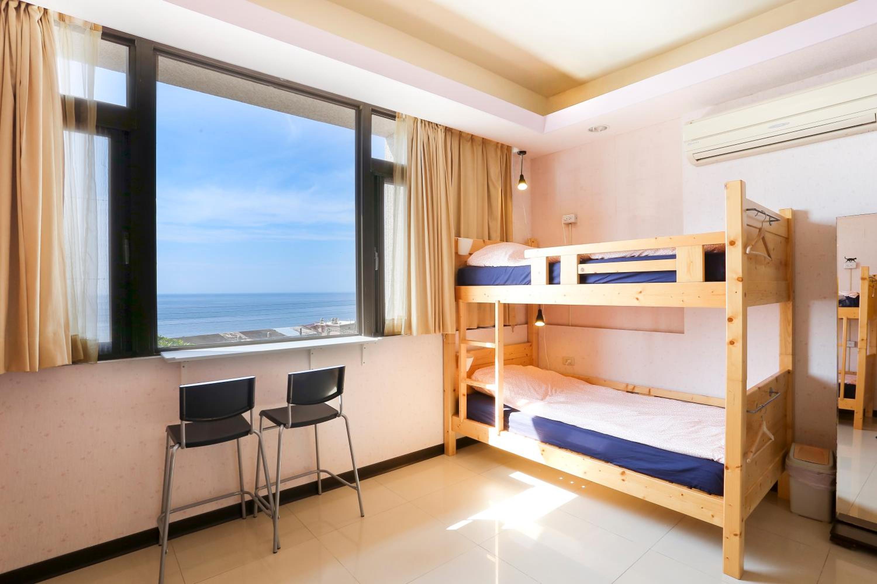 Quadruple Room with Shared Bathroom photo 3