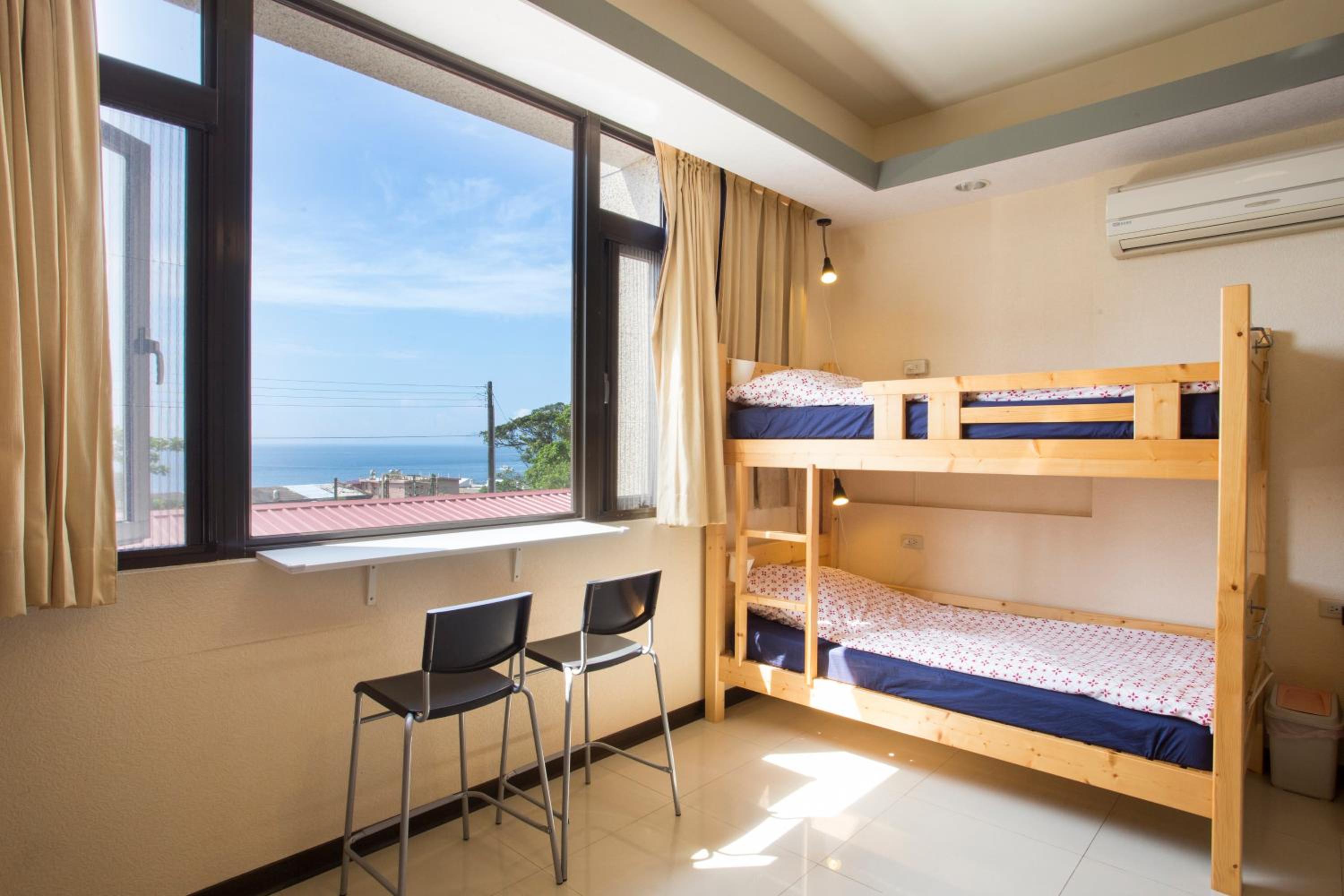 Bed in 6-Bed Mixed Dormitory Room photo 3