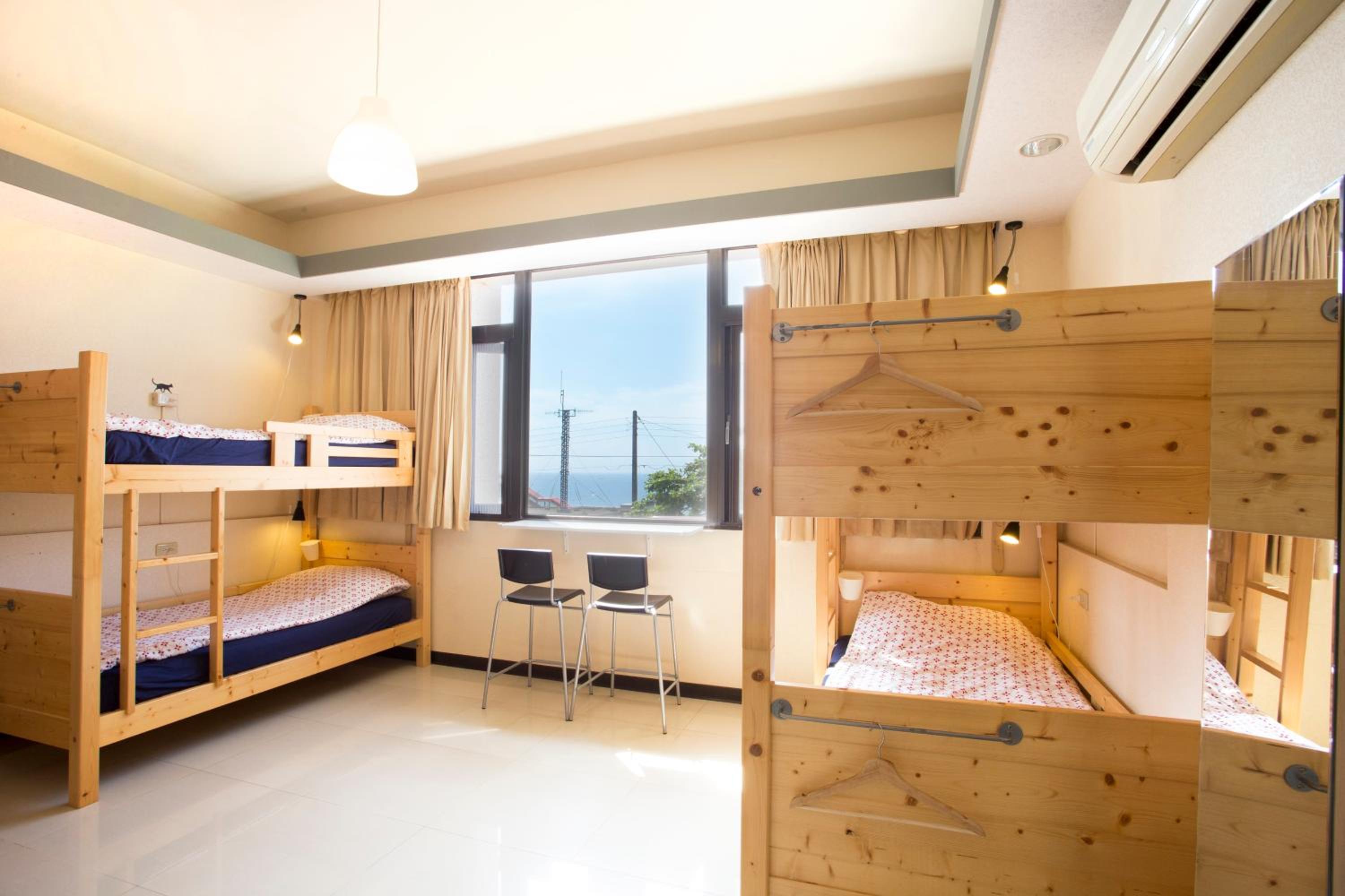 Quadruple Room with Shared Bathroom photo 2