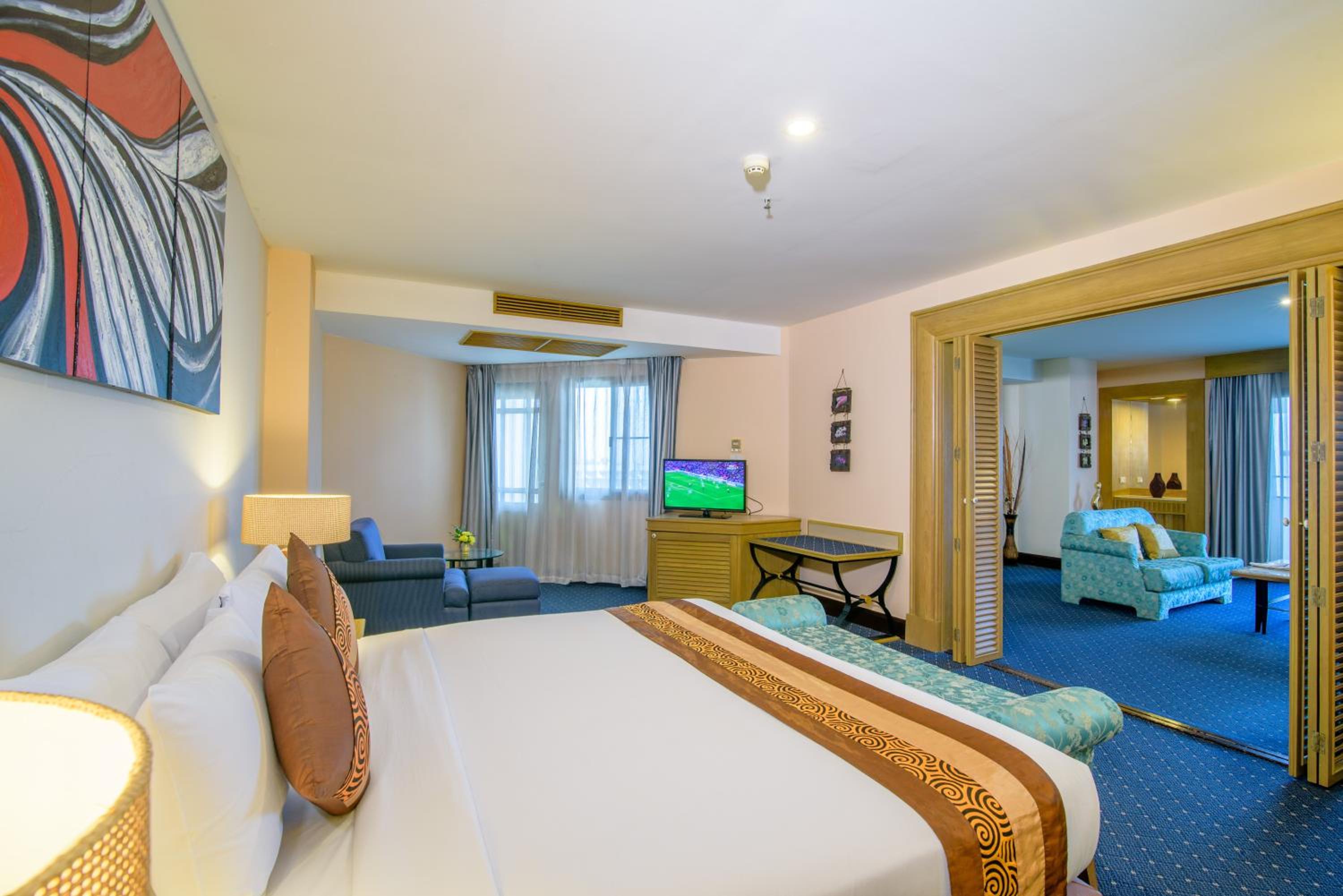One-Bedroom Suite with Sea View - Photo 3