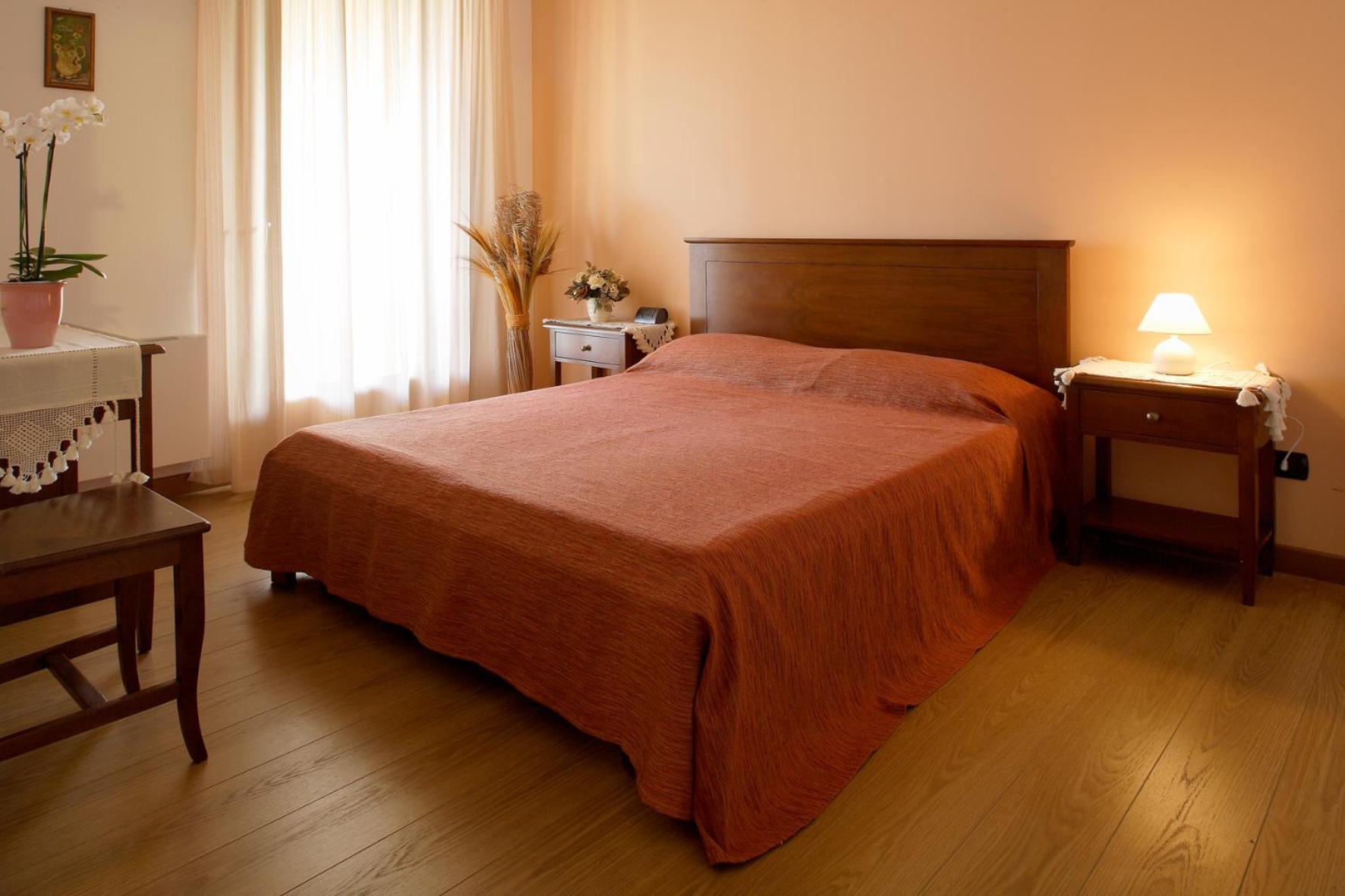 Double Room (1 Adult) - Photo 2
