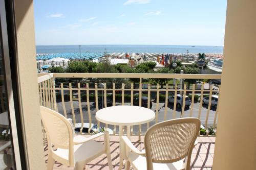 Double Room with Balcony and Sea View photo 3