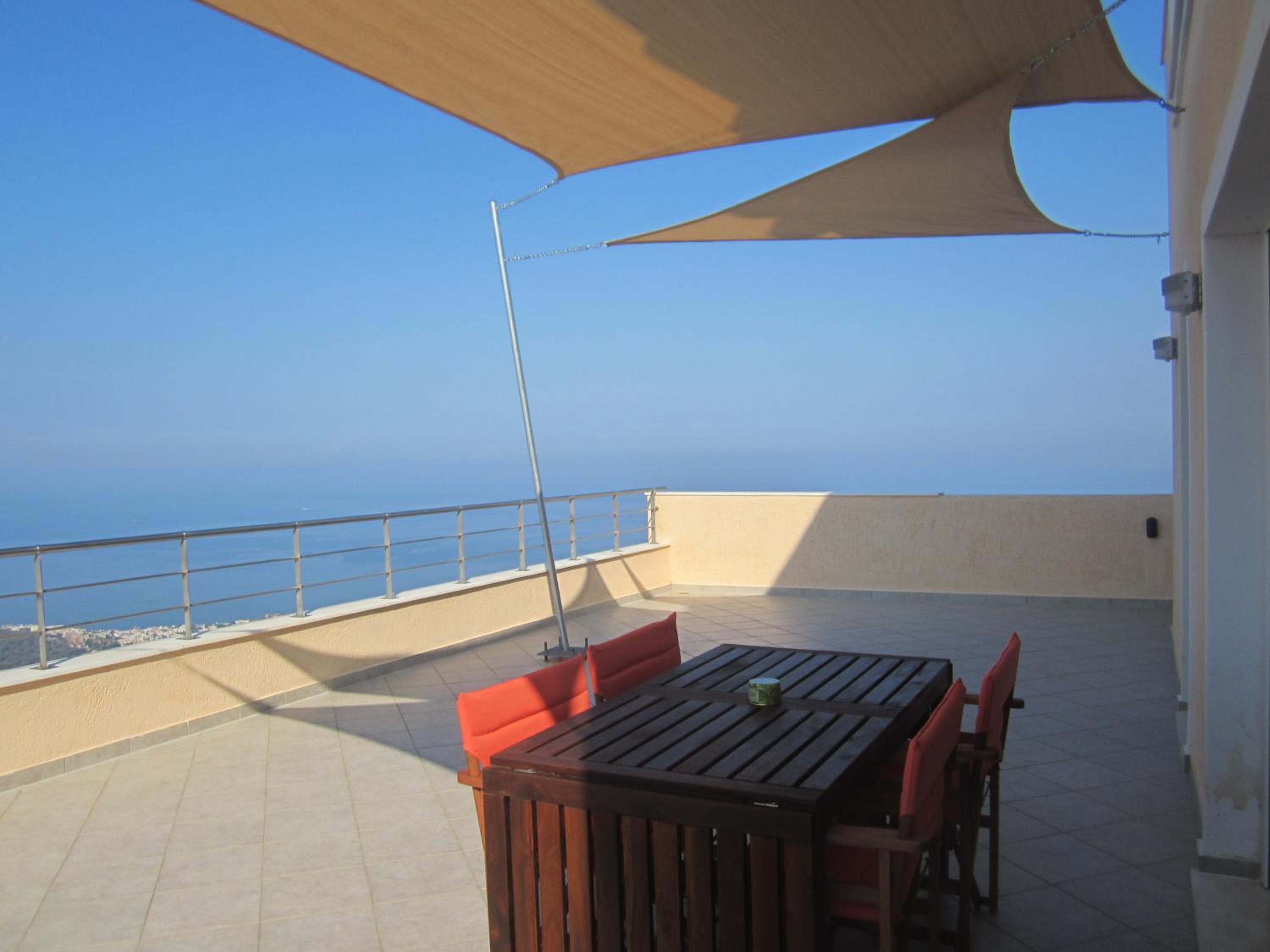 Deluxe Double Room with Balcony and Sea View - Photo 25