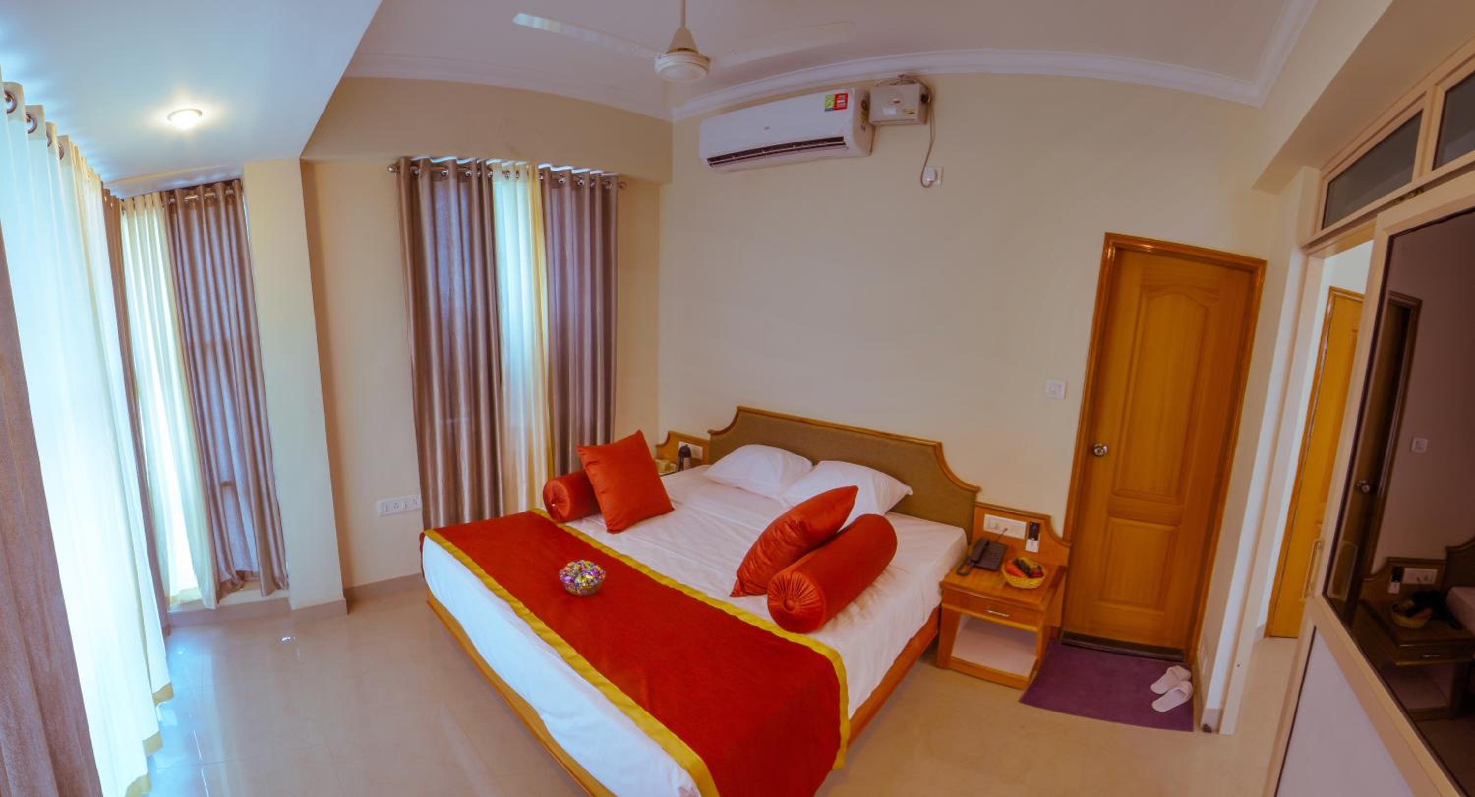 Suite - Photo 3