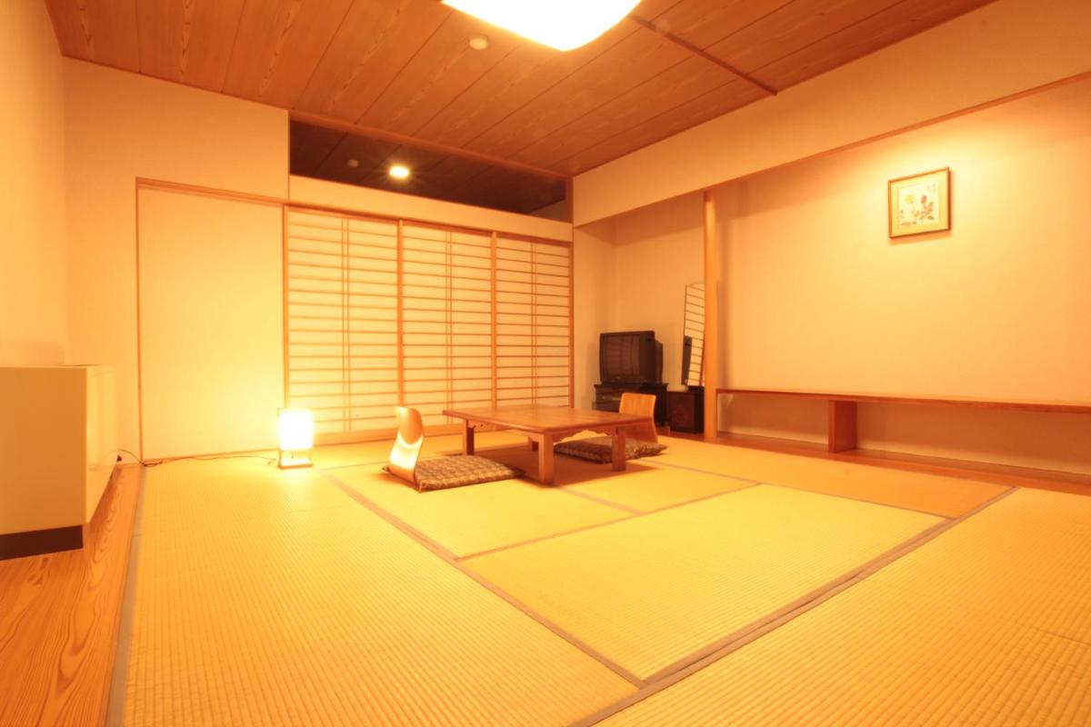 Quadruple Room with Private Bathroom photo 2