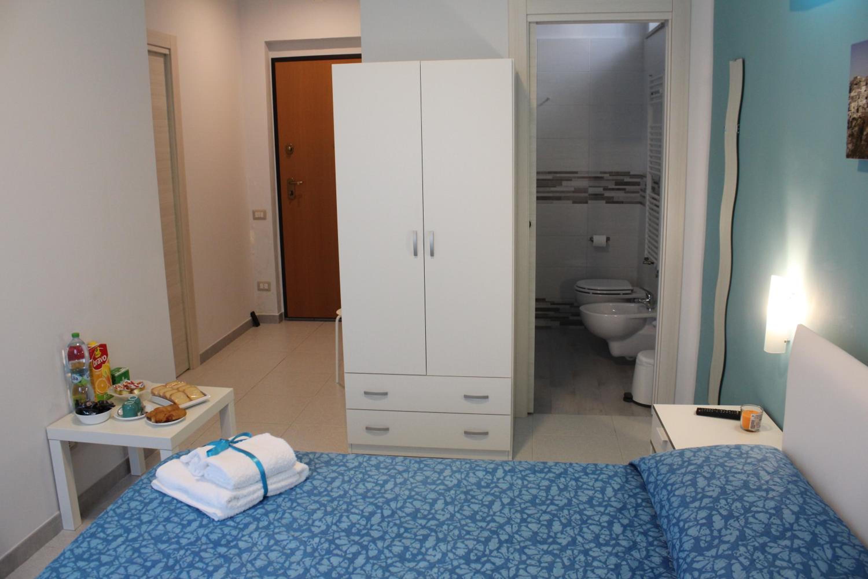 Two-Bedroom House - Photo 32