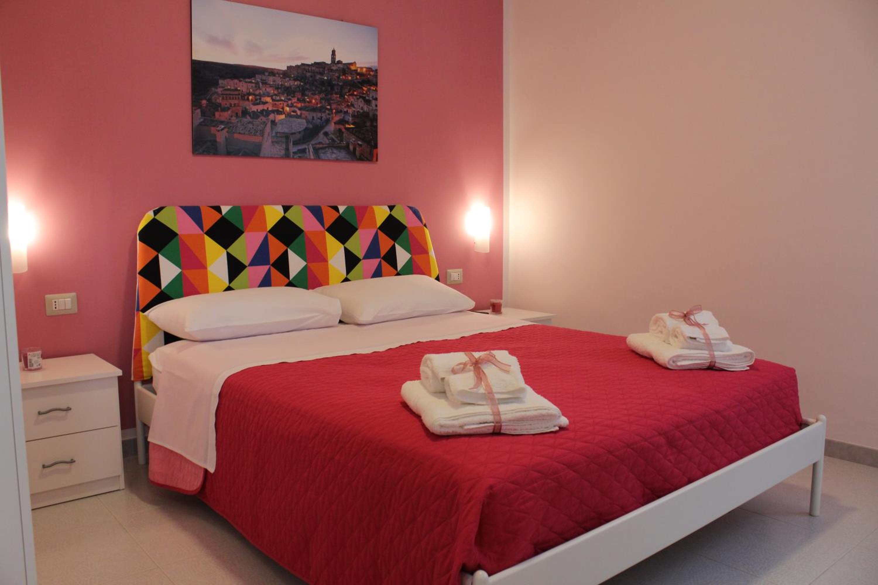 Double Room with Private Bathroom - Photo 17