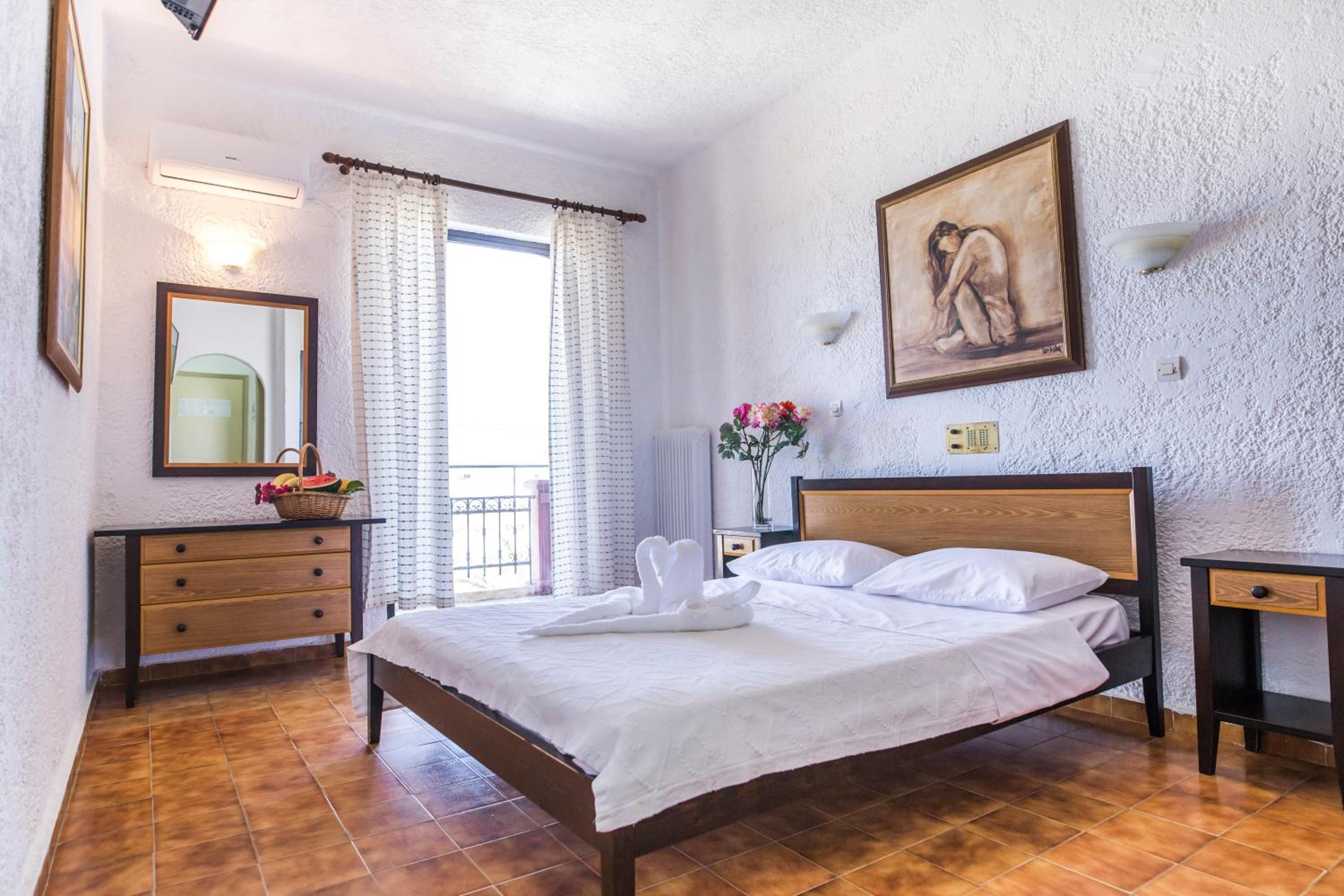 Double or Twin Room with Garden View - Photo 4