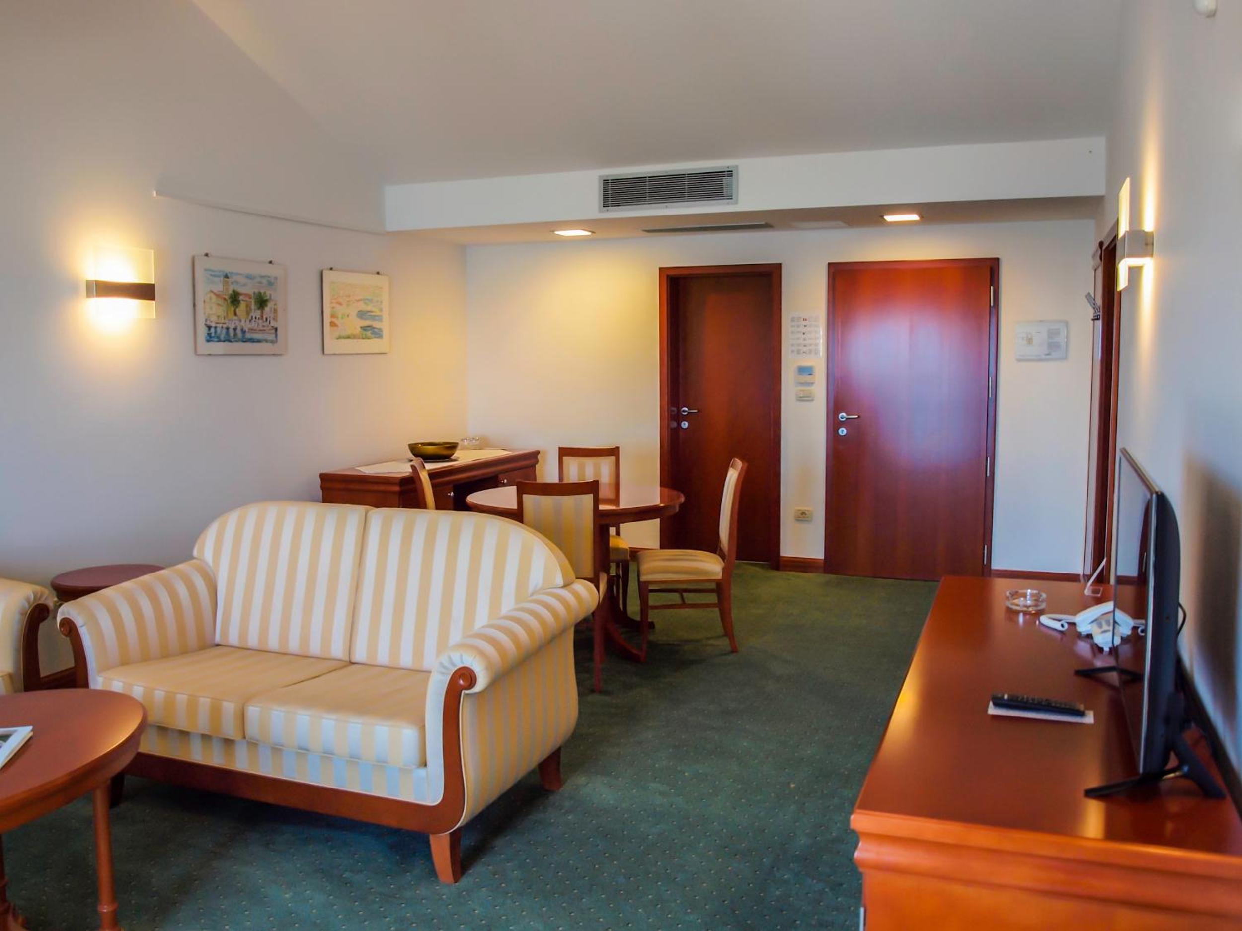 Deluxe Suite with Sea View and Balcony