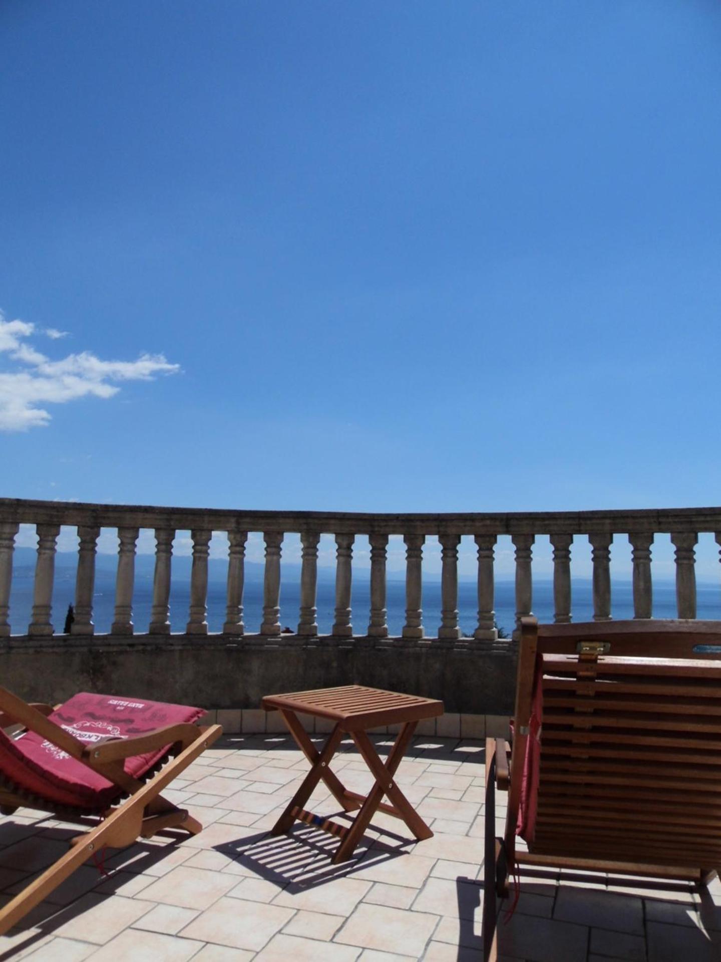 Double Room with Balcony and Sea View - Photo 6