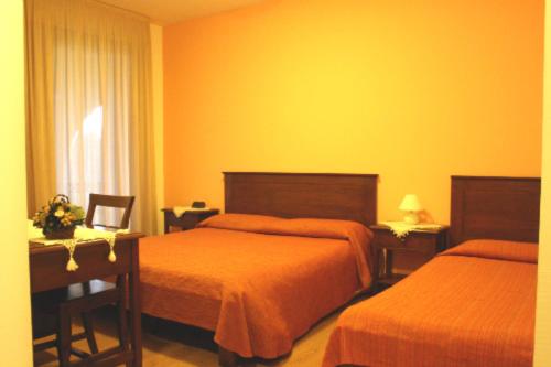 Twin Room - Photo 3