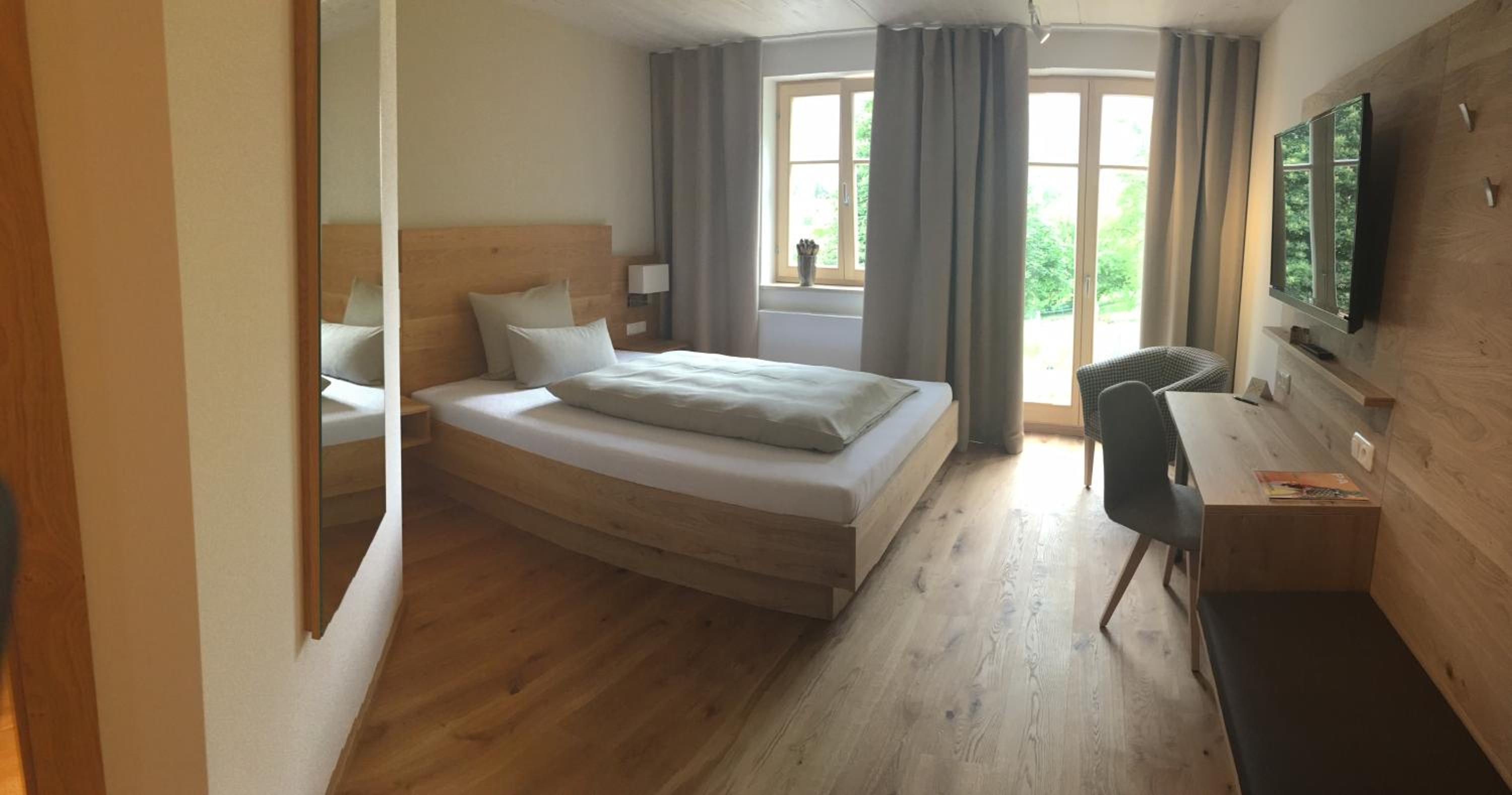 Deluxe Single Room