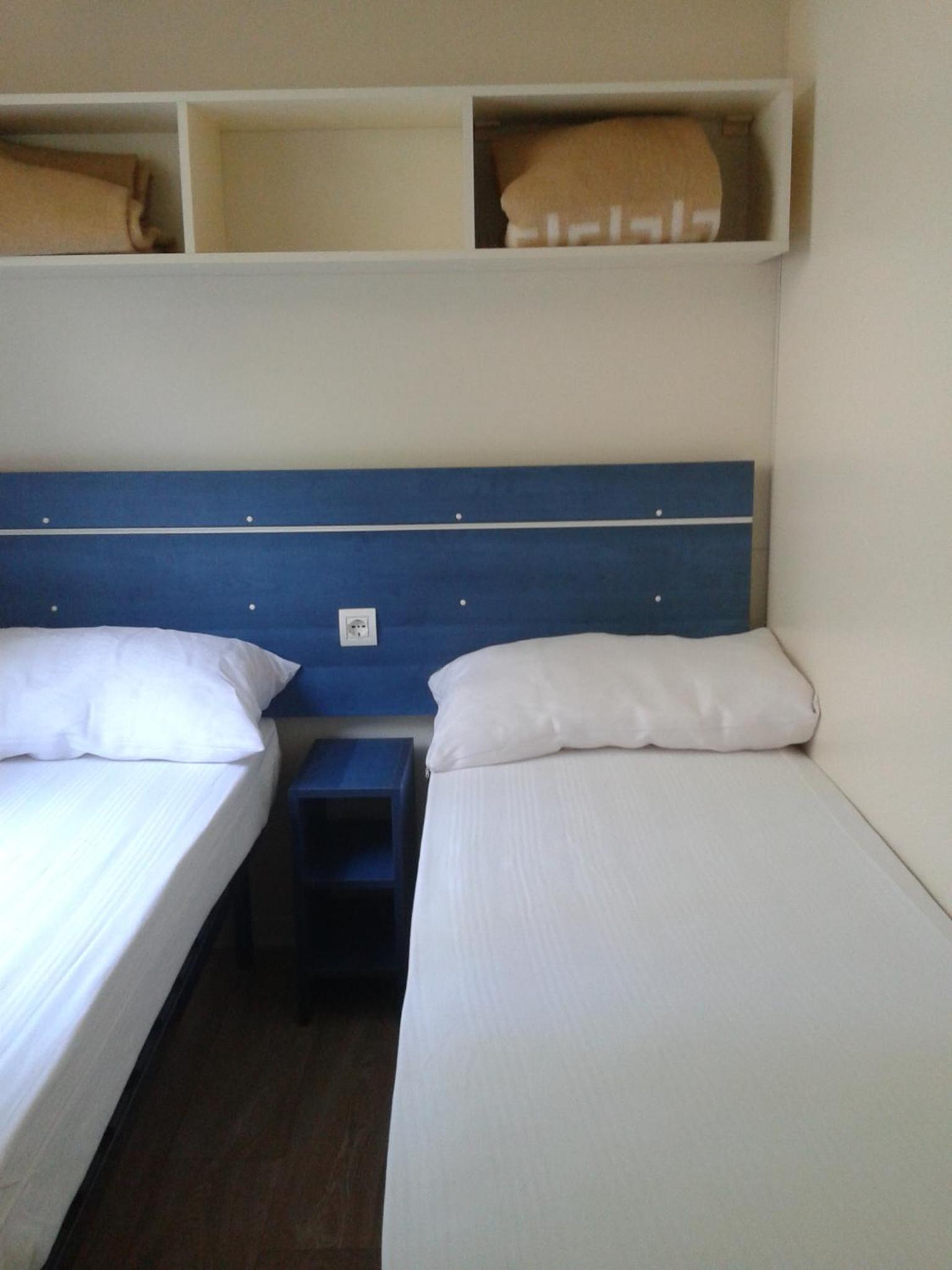 Mobile Home - Photo 13